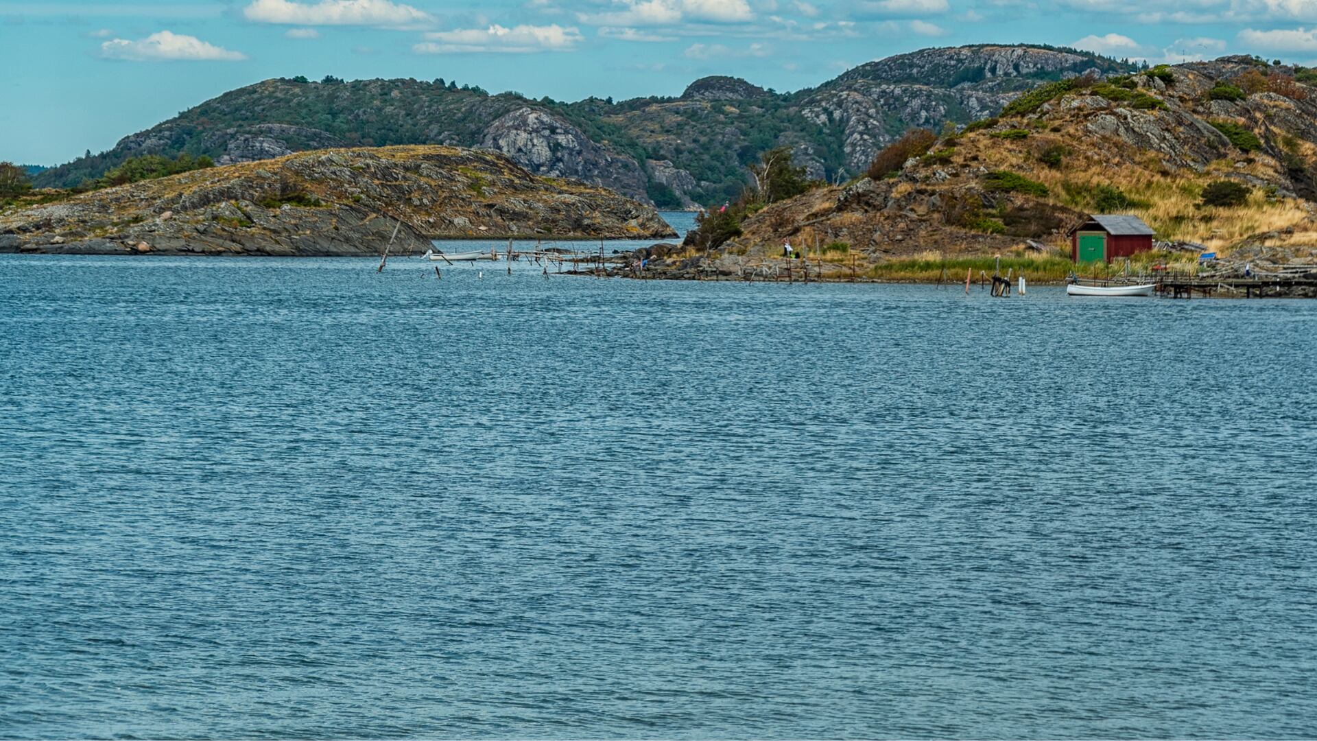 Con una extensión de 55 kilómetros cuadrados y una profundidad máxima de 60 metros, el Lago de Tota ofrece un amplio abanico de actividades para todos los gustos - crédito Canva