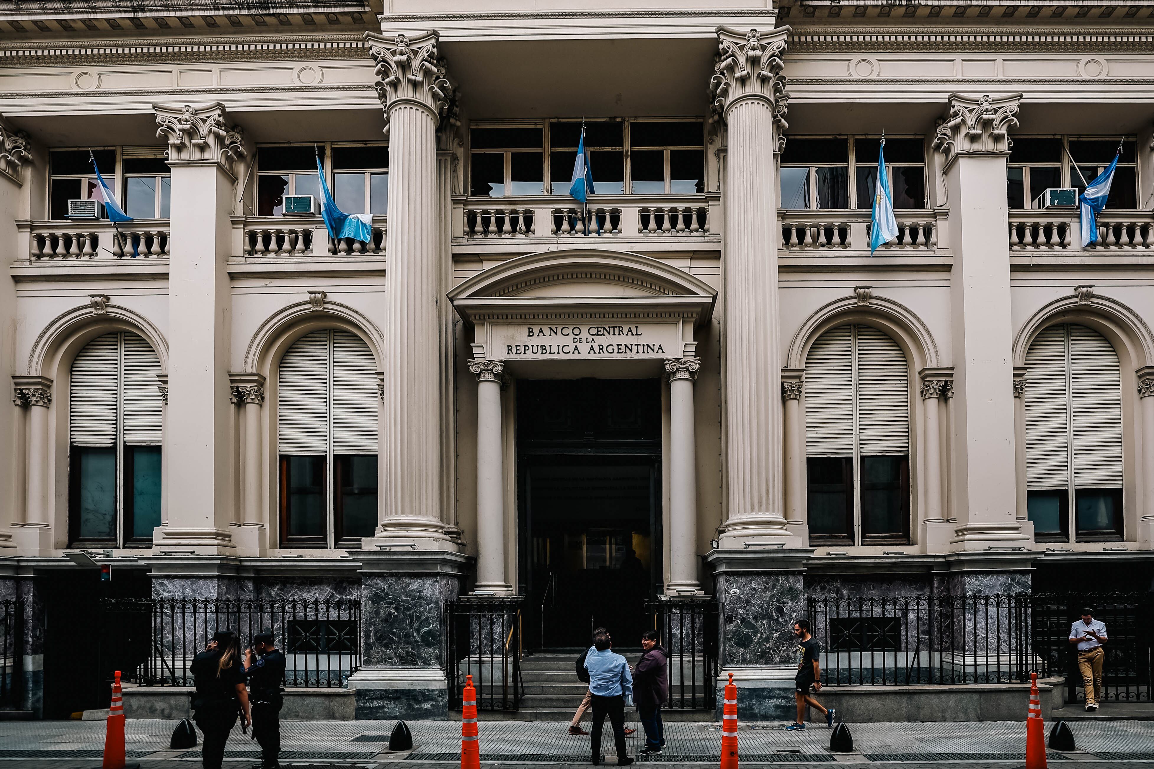 Fotografía de archivo que muestra la fachada del Banco Central de la República Argentina. EFE/Juan Ignacio Roncoroni
