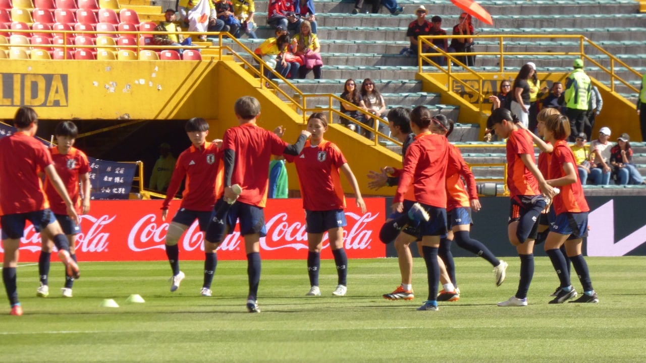 Calentamiento Japon Mundial Femenino Sub-20 - crédito Javier García/Infobae Colombia