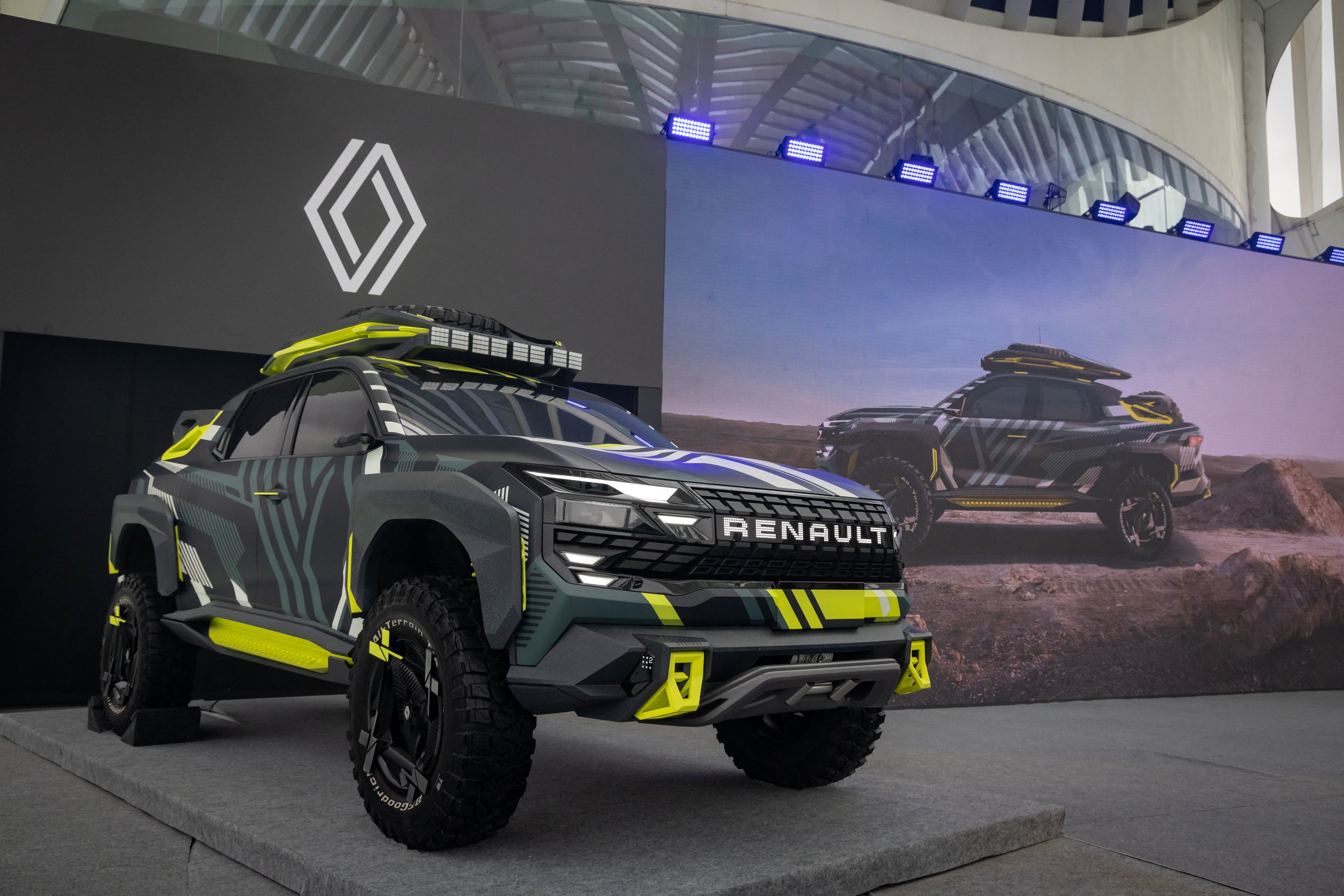 La Renault Niagara Concept fue presentada en 2023 en Brasil pero se fabricaría en Argentina entre 2026 y 2027. La plataforma RGMP admite motorización híbrida como alternativa