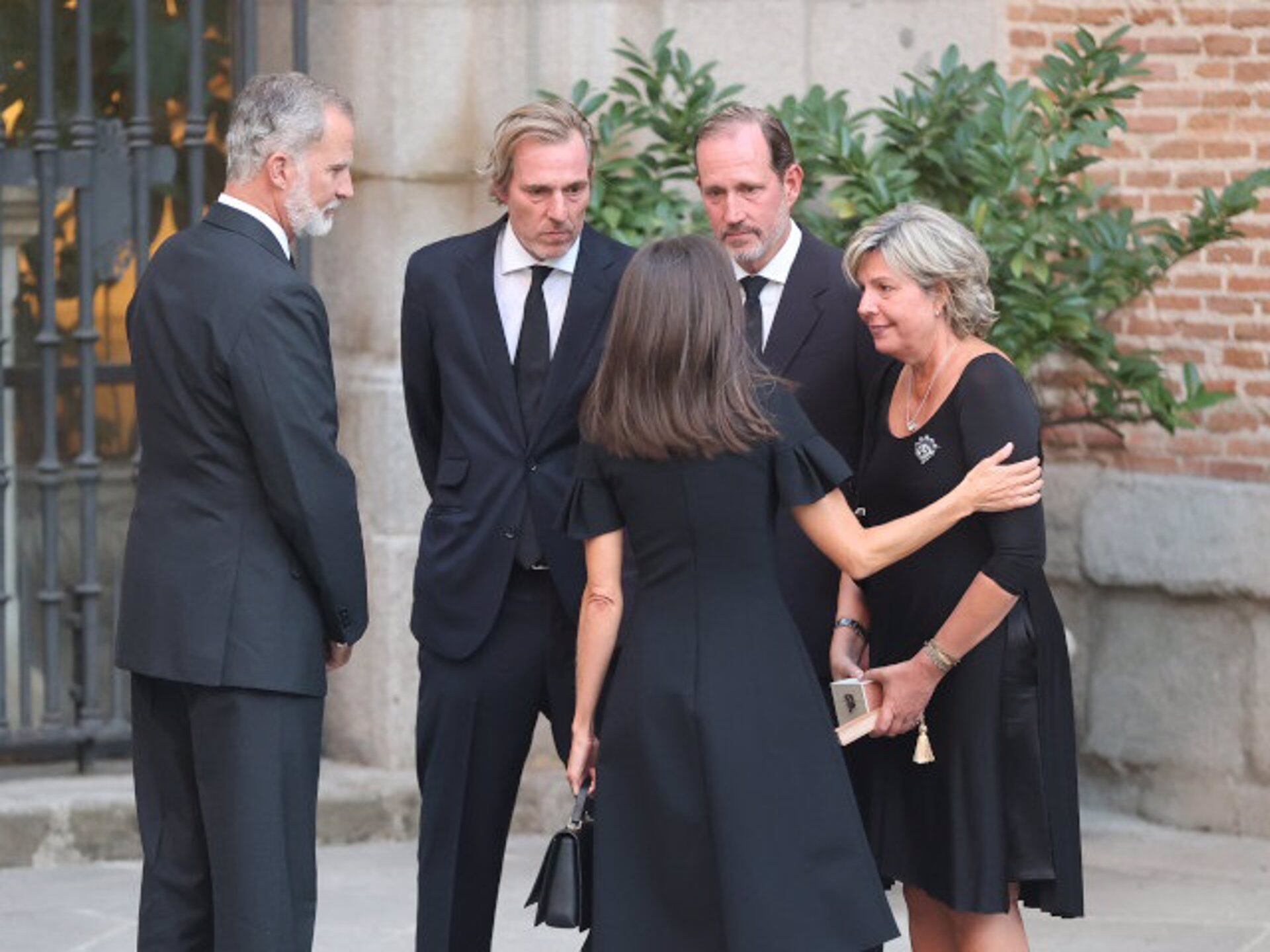 La Casa Real, casi al completo, acude al funeral de Juan Gómez-Acebo