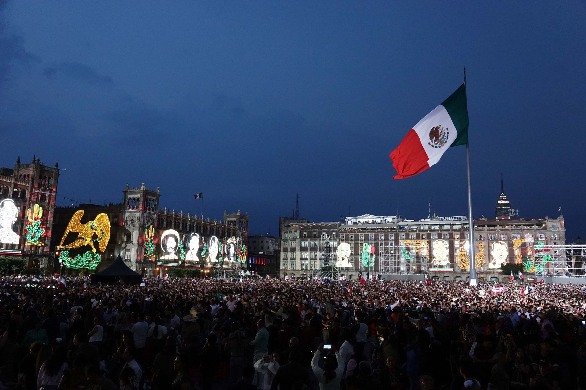 zocalo grito de la independencia mexico septiembre 15