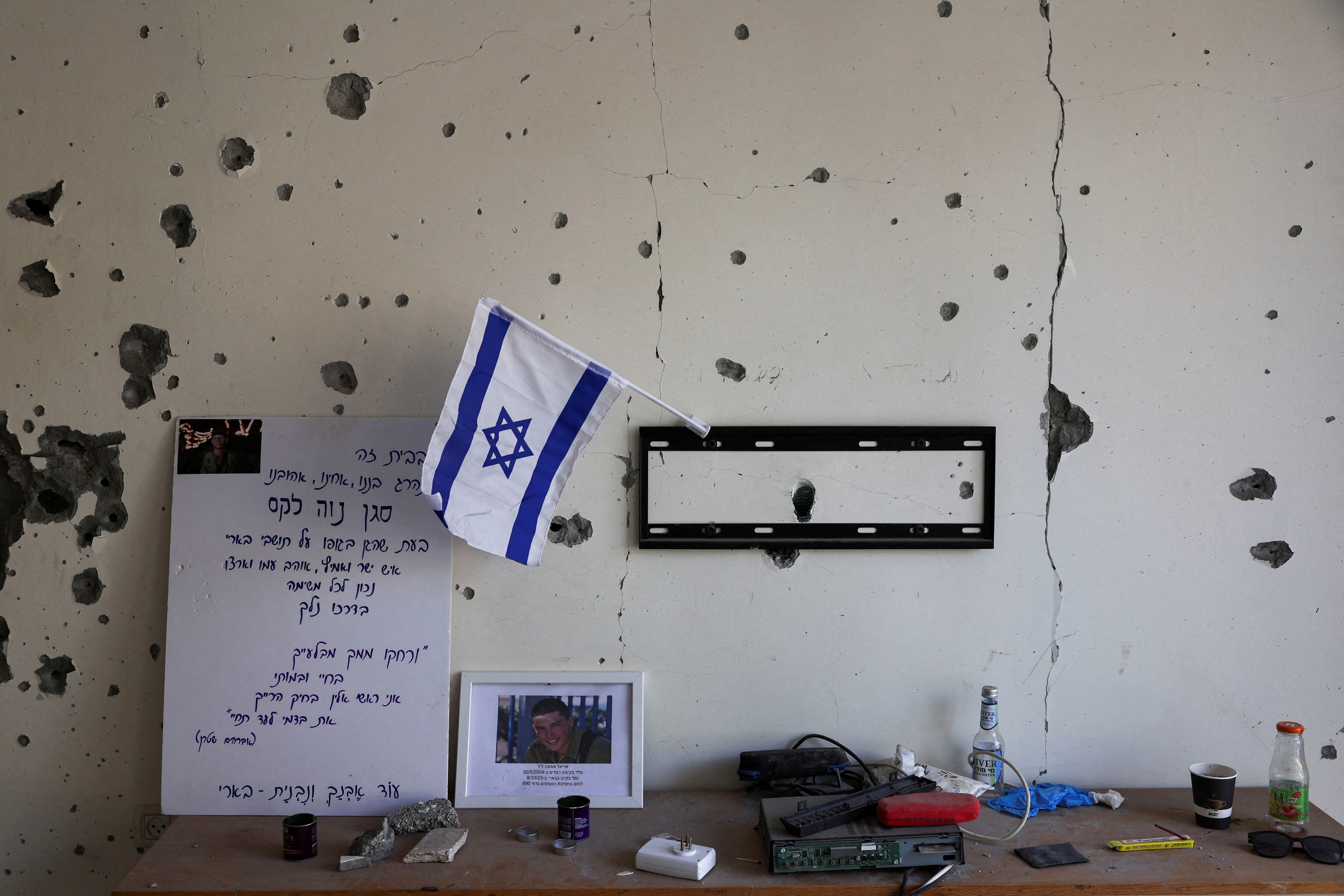 Una casa quemada por los terrorista de Hamas en el kibbutz Beeri (Reuters)