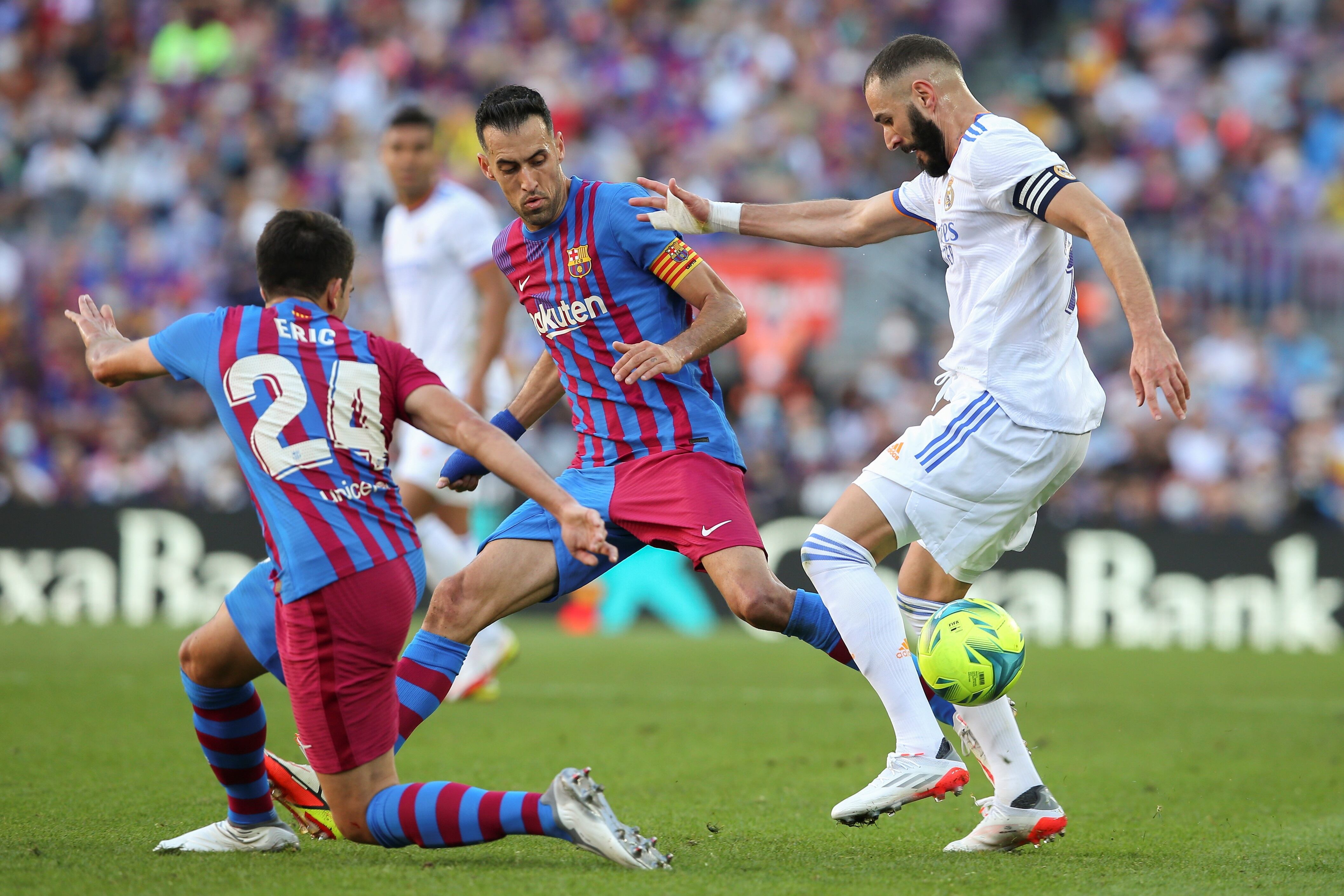 Real Madrid y FC Barcelona. (Enric Fontcuberta/EFE)
