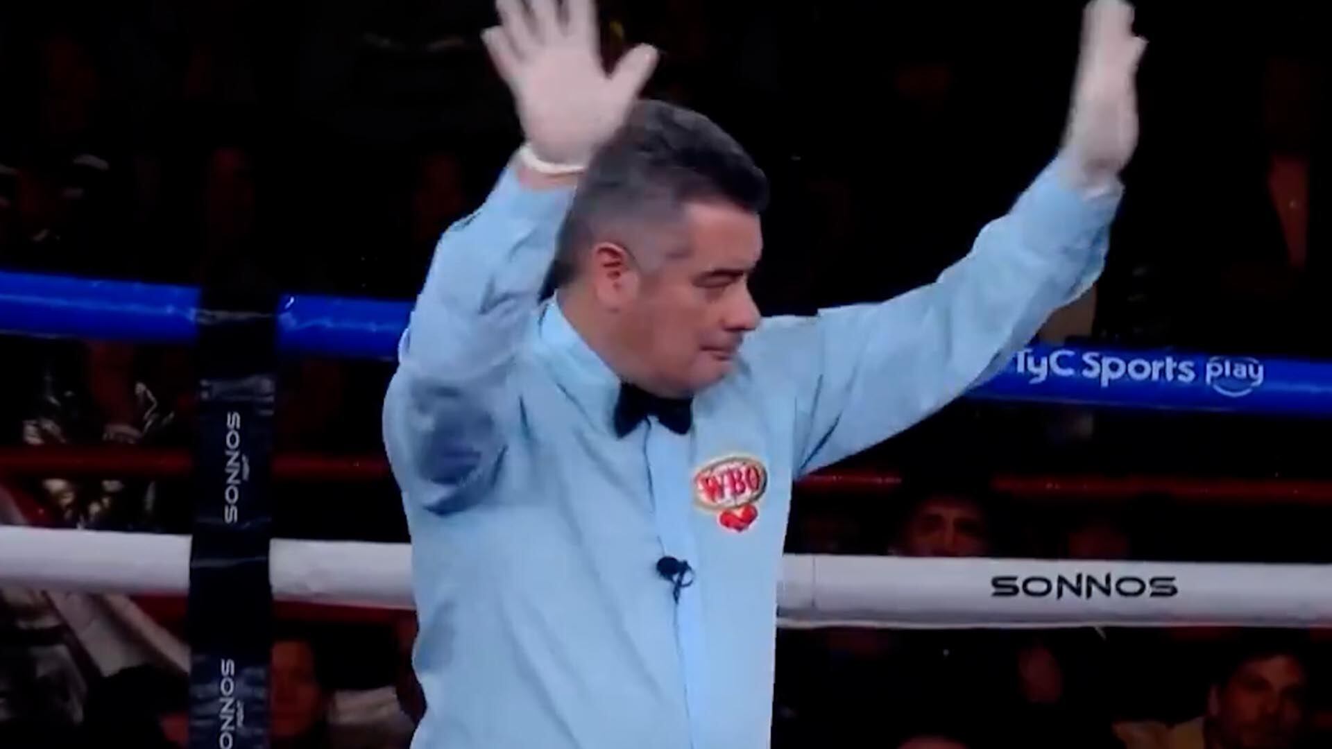 Un boxeador argetino se consagró campeón tras la descalificación de su rival