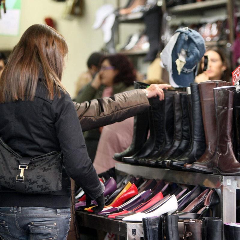 Las ventas minoristas cayerón 17,2% en los primeros seis meses del año