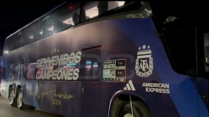 En vivo, la selección argentina regresa al país tras ganar la Copa América: el micro ya espera al plantel en el aeropuerto