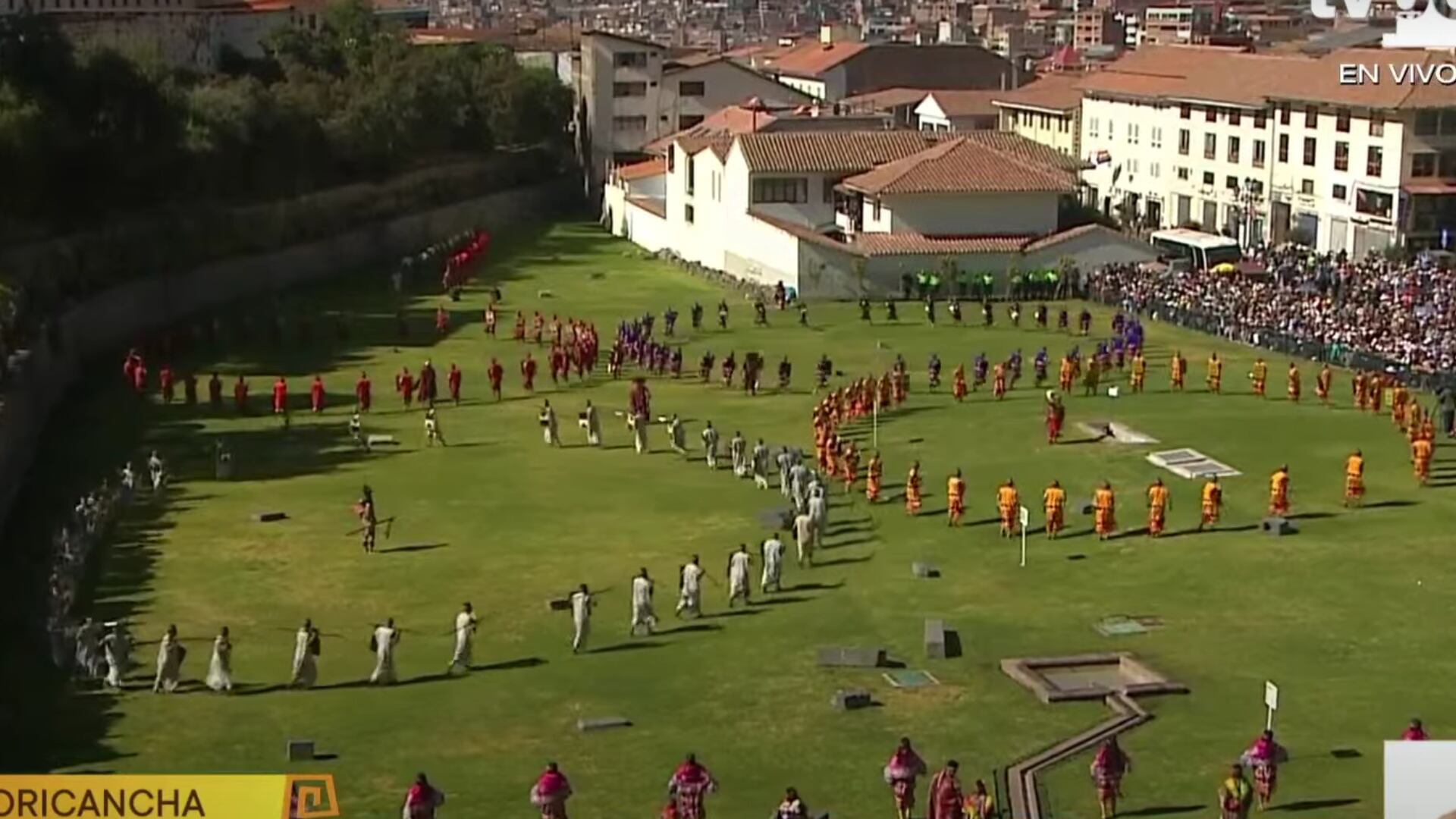 Danzantes y músicos de los cuatro suyos.