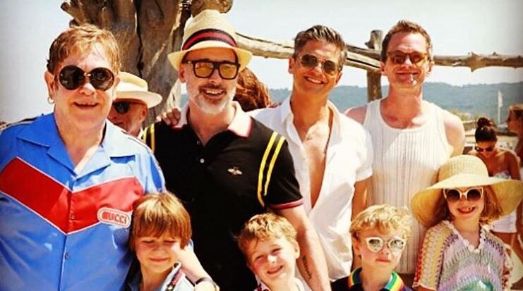 Elton John y Neil Patrick Harris con sus hijos