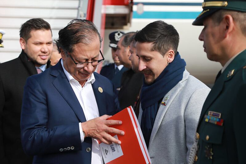 Recibimiento del presidente Gustavo Petro por parte del consul Sebastián Guanumen