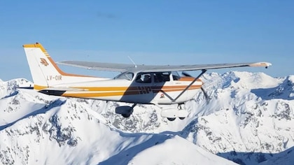 Un piloto aterrizó de emergencia en una laguna congelada en Chubut y espera ser rescatado