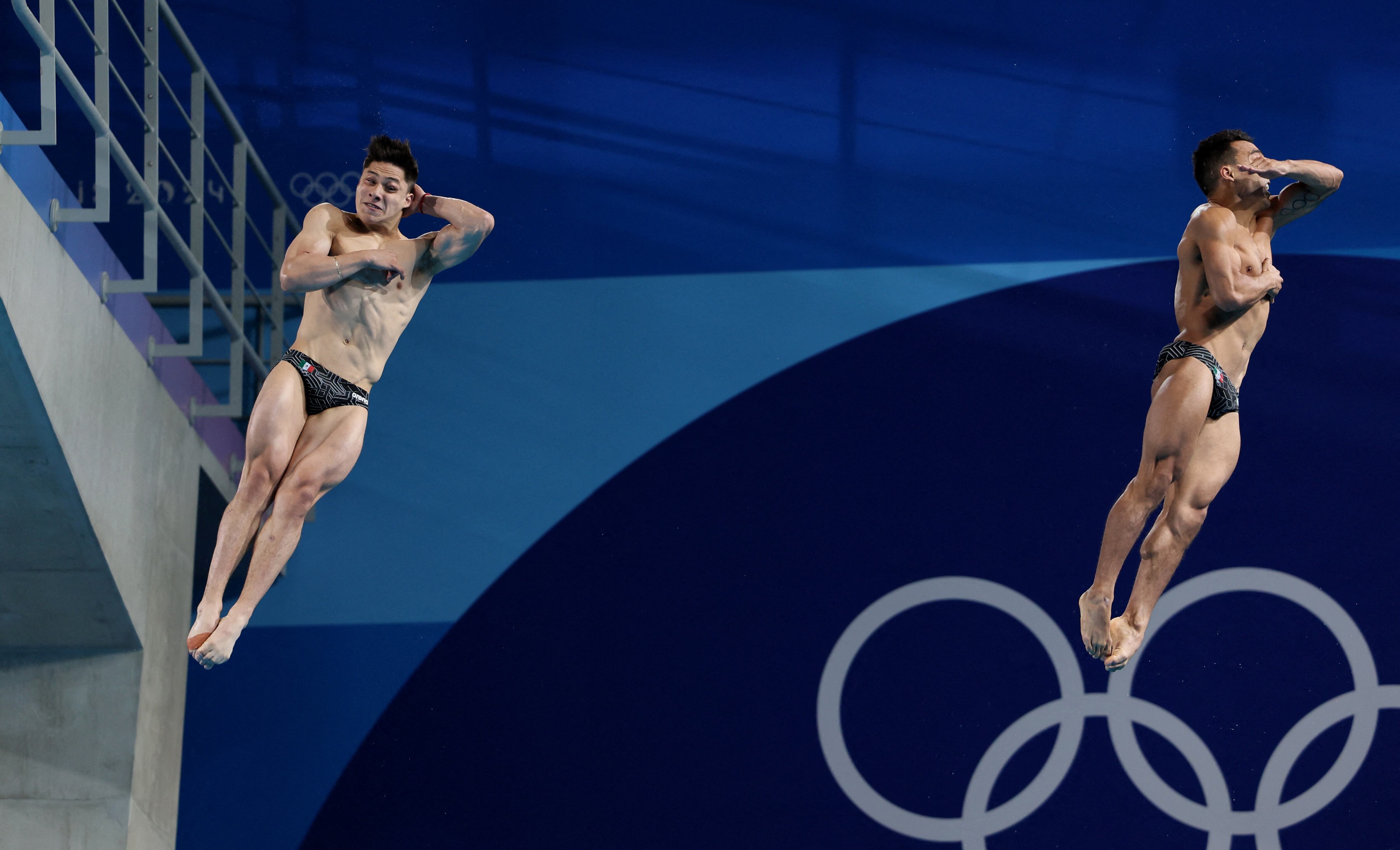 Paris 2024 Olympics - Diving - Men's Synchronised 3m Springboard Final - Aquatics Centre, Saint-Denis, France - August 02, 2024. Juan Manuel Celaya Hernandez of Mexico and Osmar Olvera Ibarra of Mexico in action. REUTERS/Leah Millis