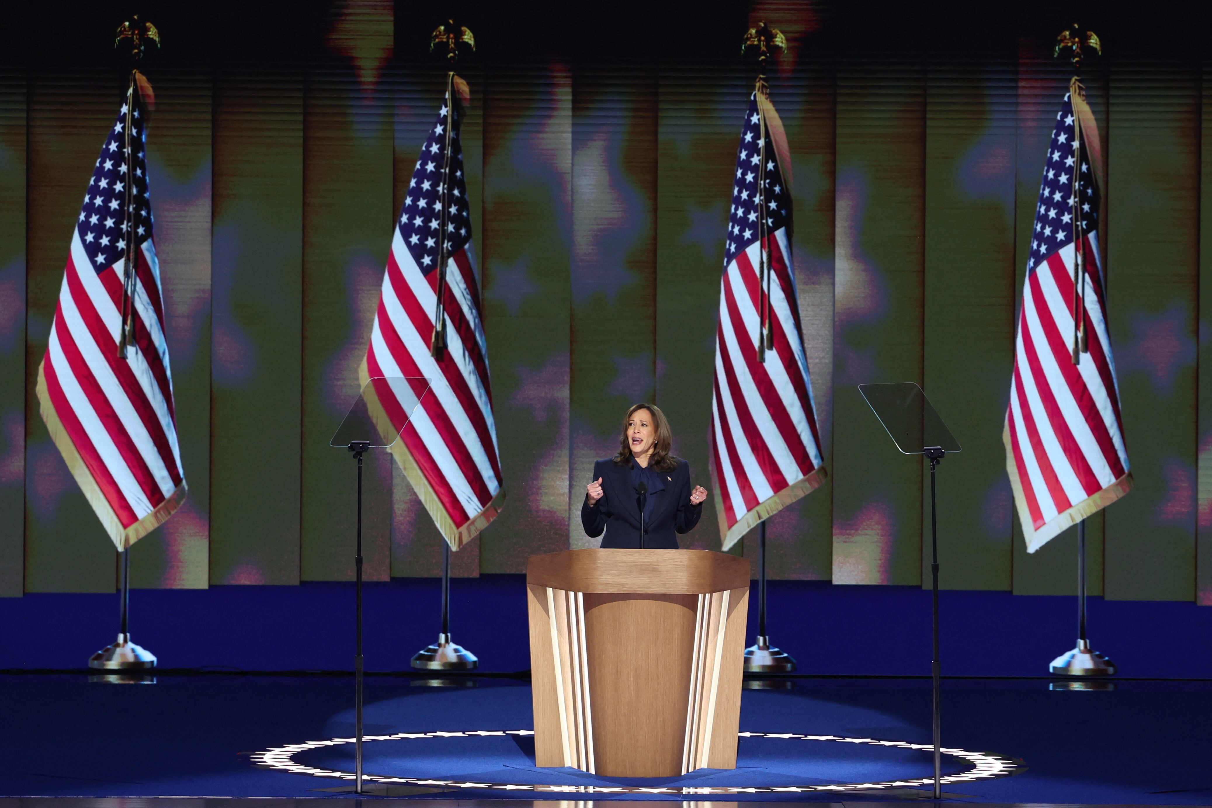 Kamala Harris hizo historia al aceptar la nominación a presidenta de los Estados Unidos como la primera mujer afroamericana en hacerlo (REUTERS/Mike Segar)