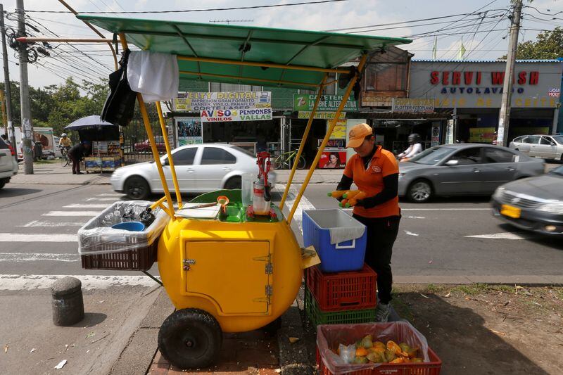 Los trabajadores formales se desplazarían a la informalidad, según análisis - crédito Luisa González/Reuters