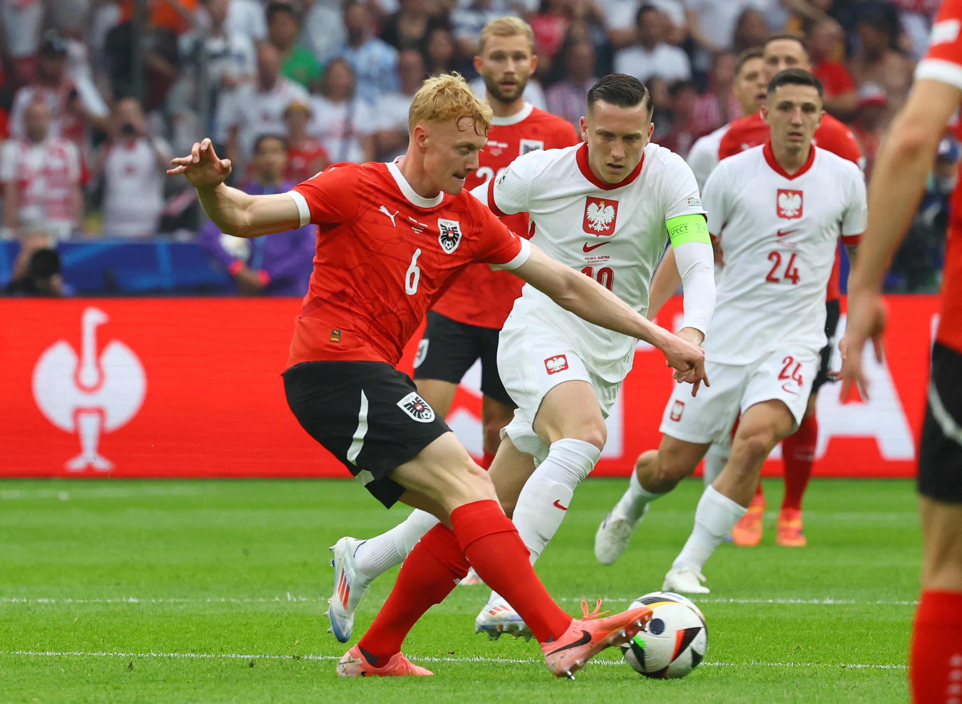 Otro entretenido partido por la Eurocopa en Berlín (REUTERS/Fabrizio Bensch)