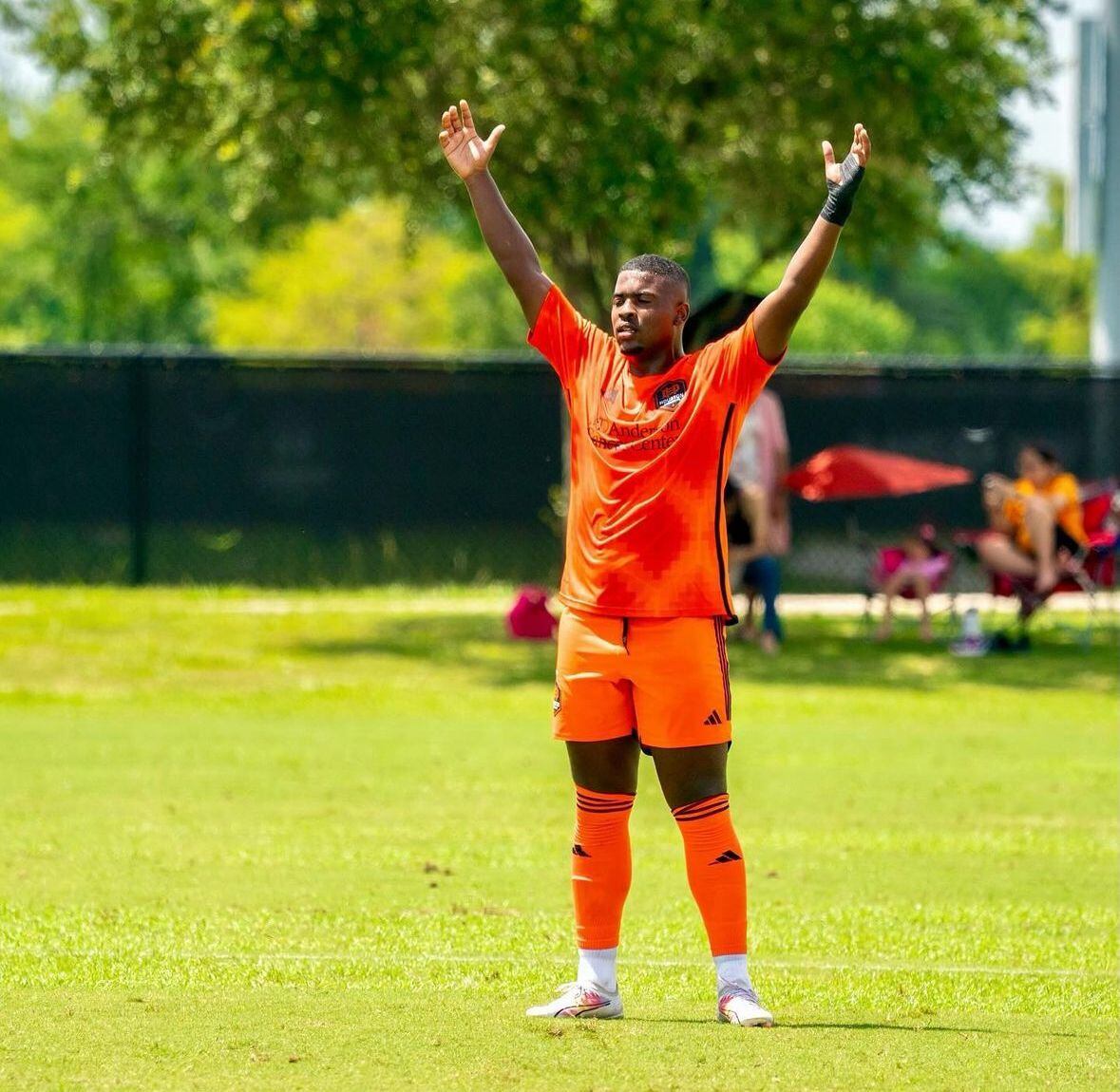 Jhonnier Montaño compite en la UPSL con el Houston Dynamo FC.