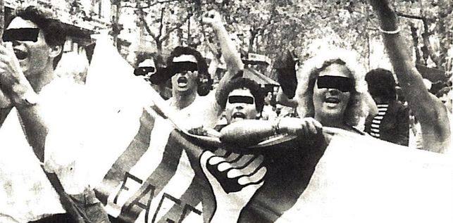 Manifestación en Barcelona por la liberación homosexual, el 26 de junio de 1977 (Front d'Alliberament Gai de Catalunya/X)