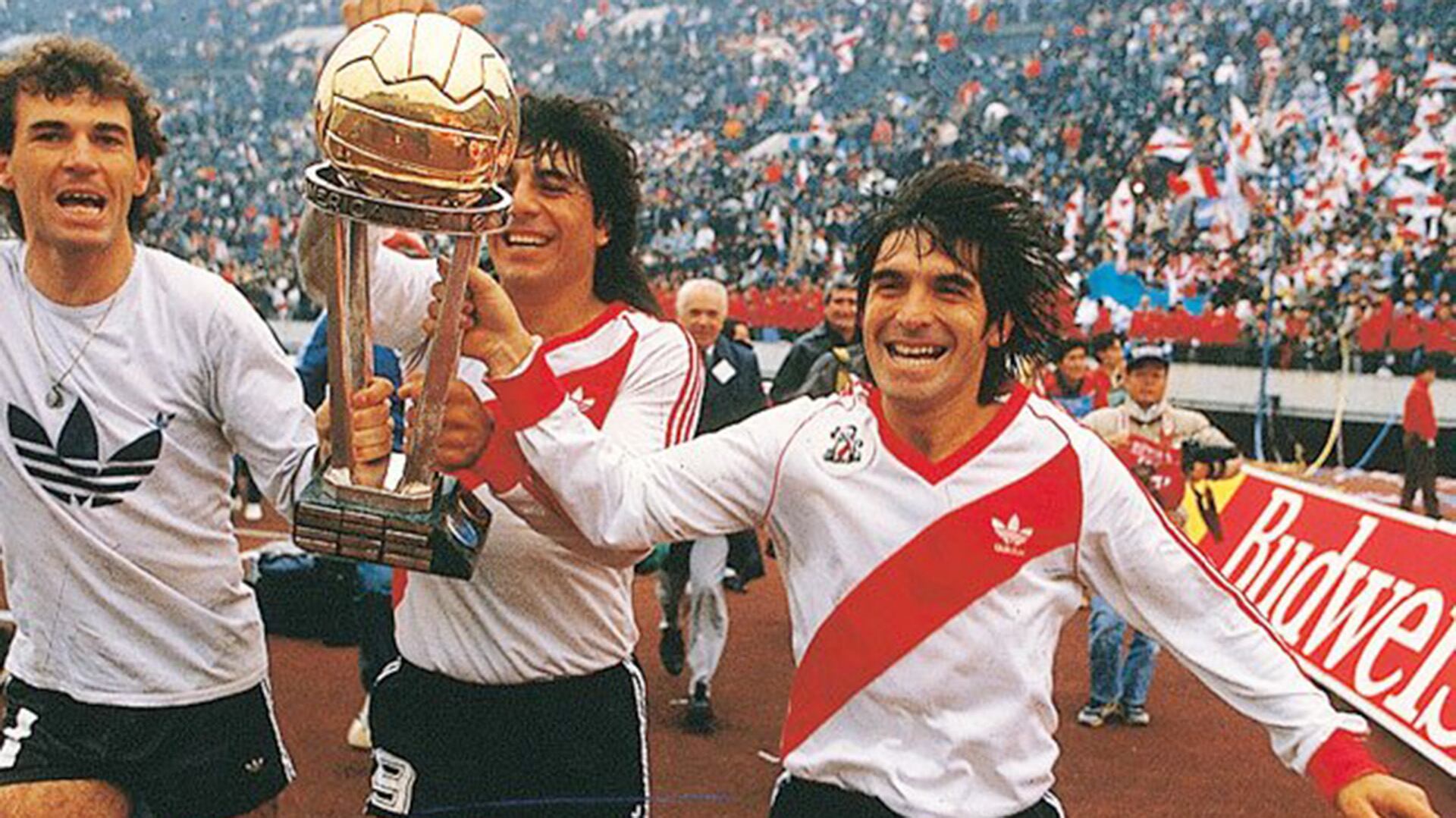 River Plate levantó la Copa Intercontinental en 1986