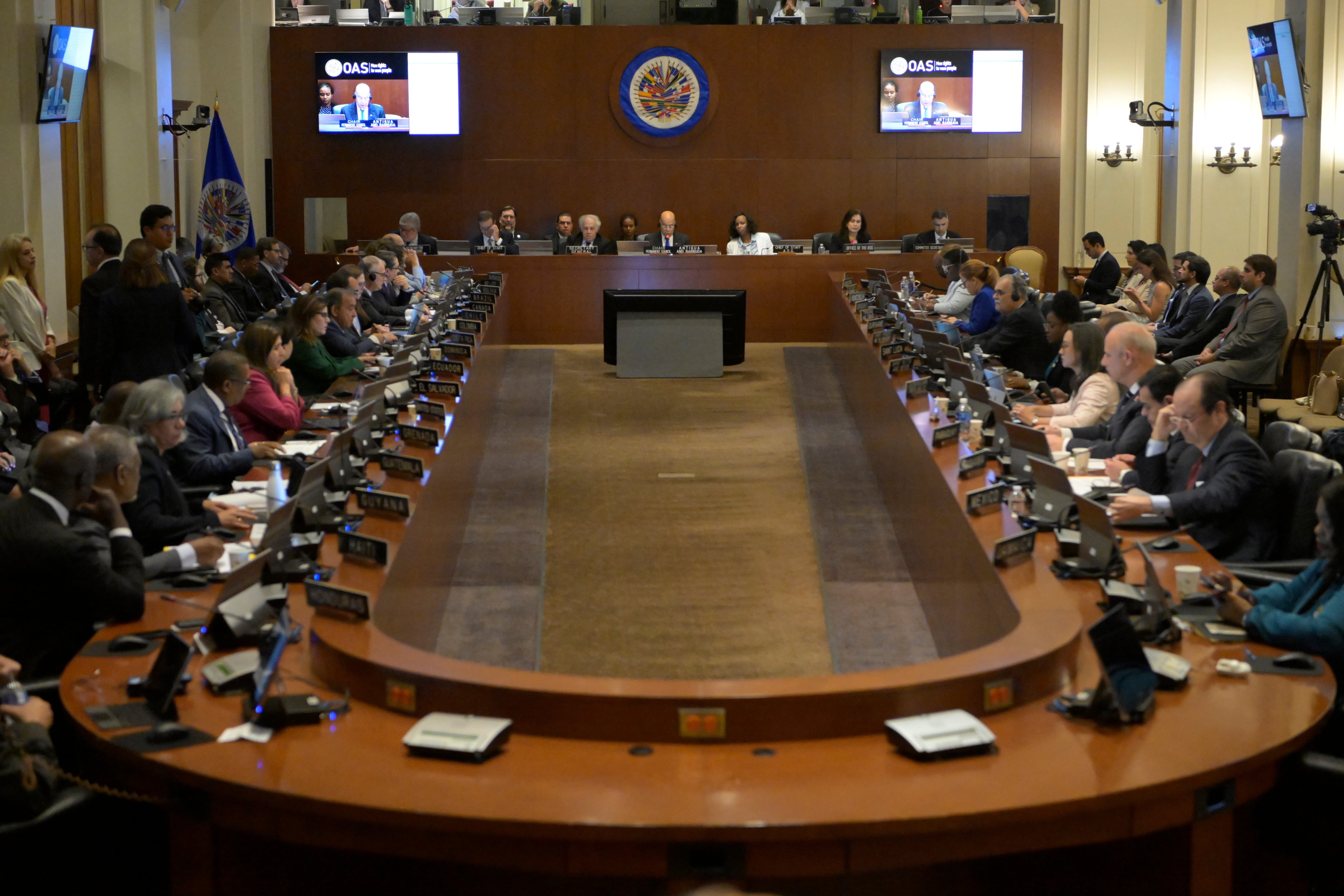 María Corina Machado agradeció el respaldo de los cancilleres de Ecuador, Uruguay, República Dominicana, Chile, Argentina, Perú, Paraguay, Panamá y Guatemala en la sesión extraordinaria celebrada por el Consejo Permanente de la OEA (EFE/ Lenin Nolly)
