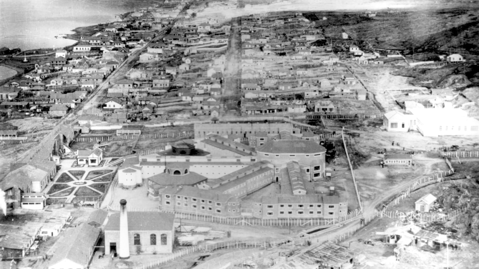 Vista aérea de la Cárcel del Fin del Mundo en Ushuaia donde estuvo confinado Simón Radowitzky 
