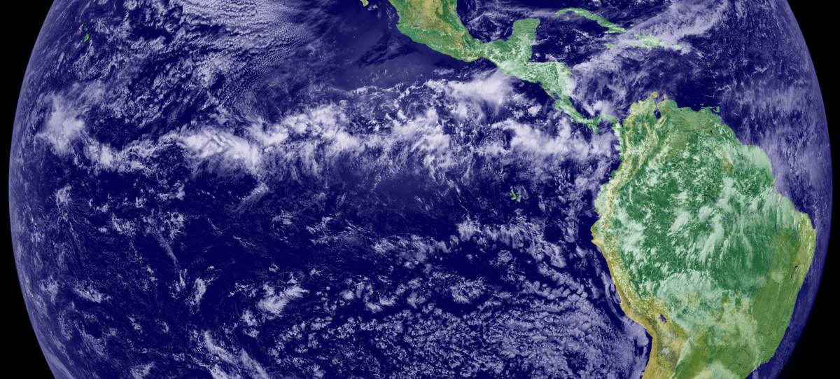 Una banda de nubes sobre el ecuador, creada por el ascenso del aire dentro de la celda de Hadley y responsable de las fuertes lluvias en esta región. (INstituto Weizmann de Ciencias)