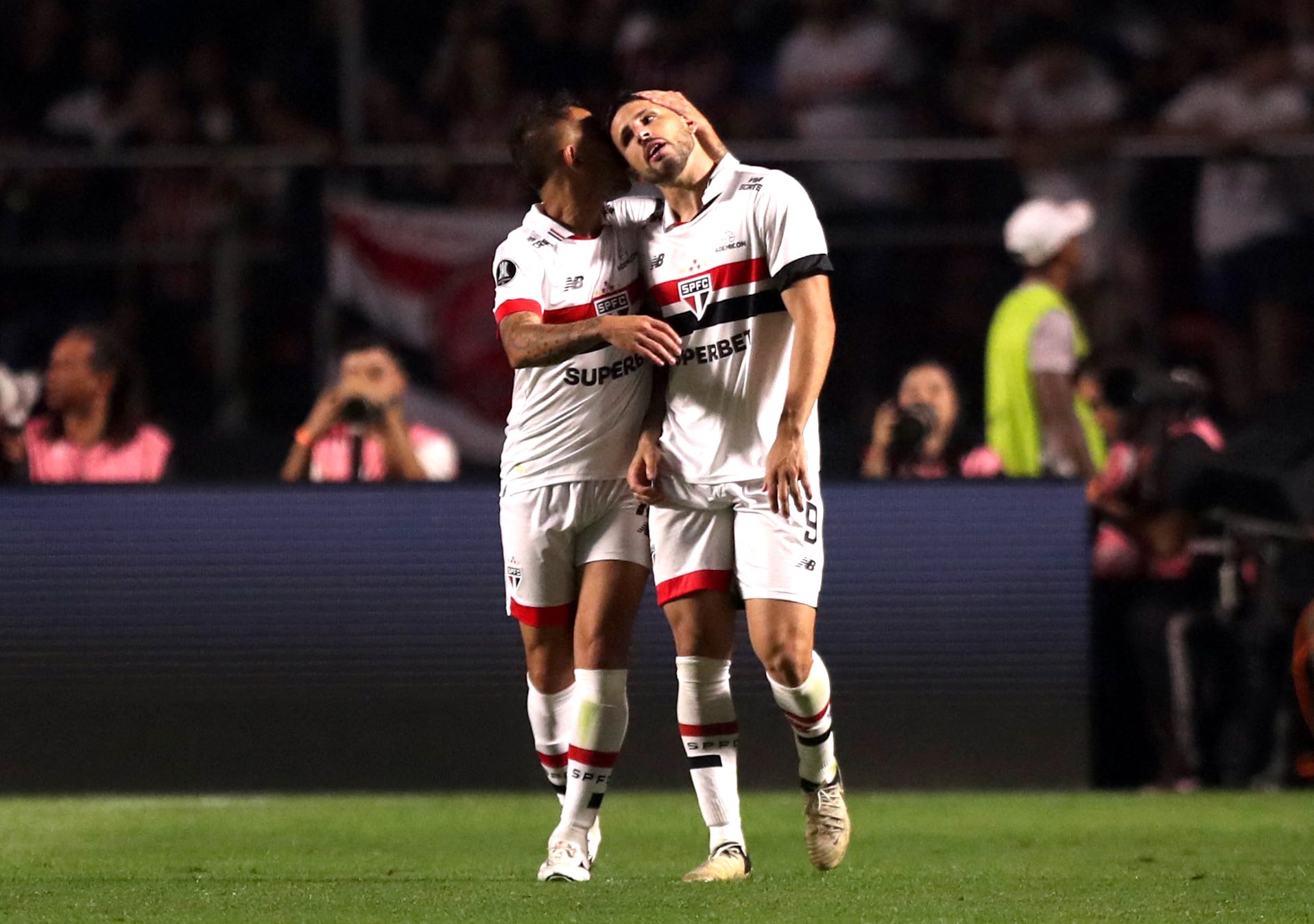 Calleri acompañó en todo momento a las autoridades del club Nacional tras lo sucedido con Juan Izquierdo (REUTERS/Carla Carniel)