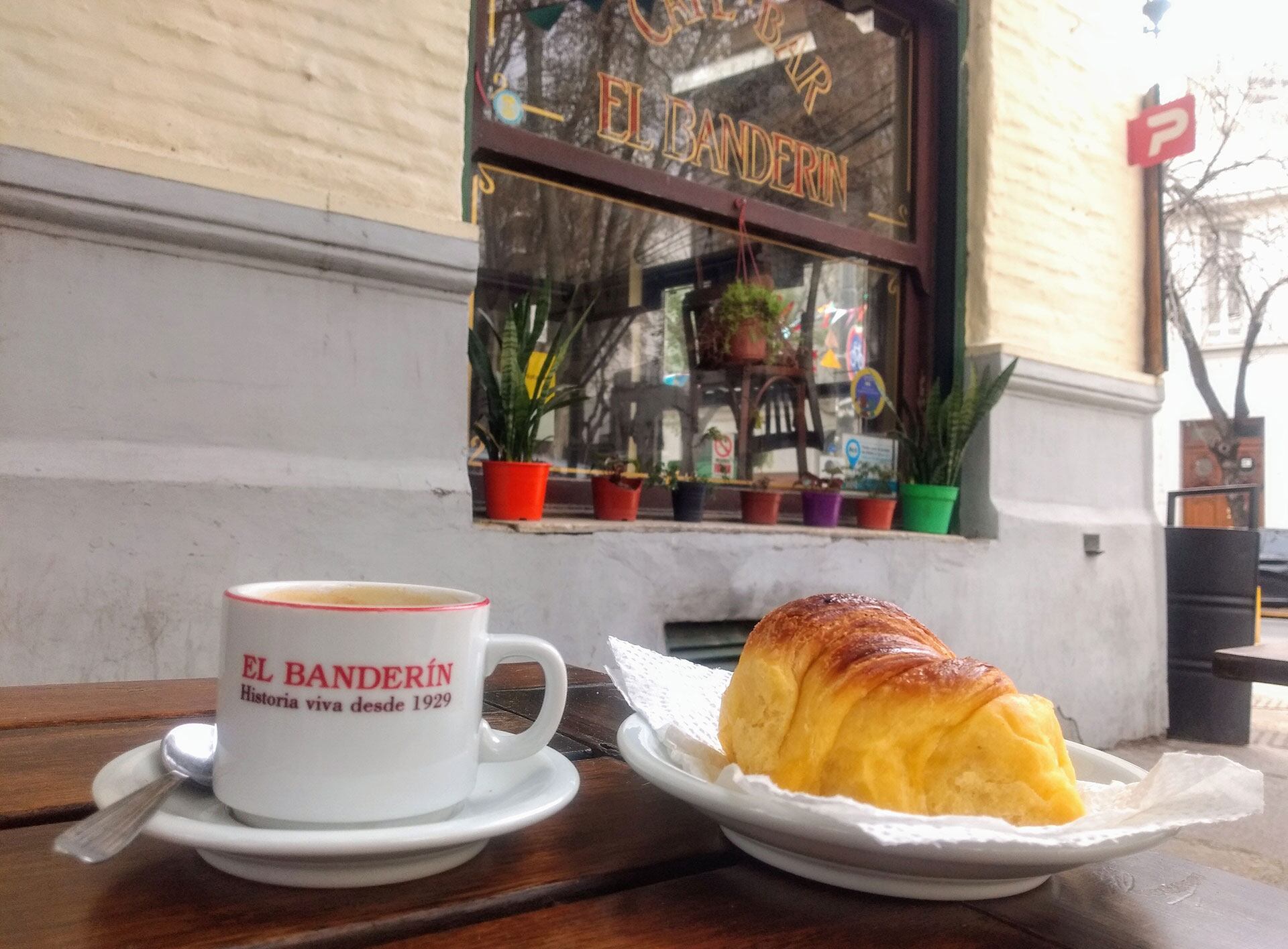 Cafetines de Buenos Aires. El Banderín