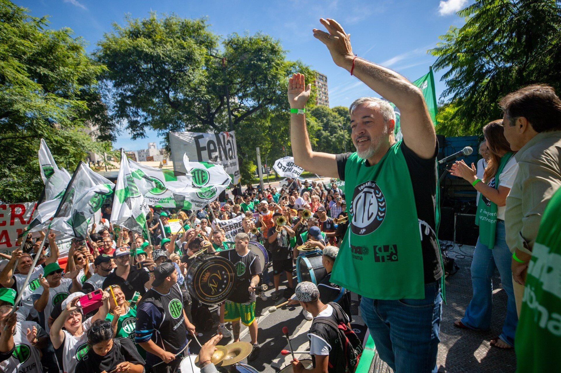 Rodolfo Aguiar, secretario general, en una manifestación de ATE. Hasta CFK admitió que muchos ven al empleo estatal como un privilegio (Foto: Europa Press)