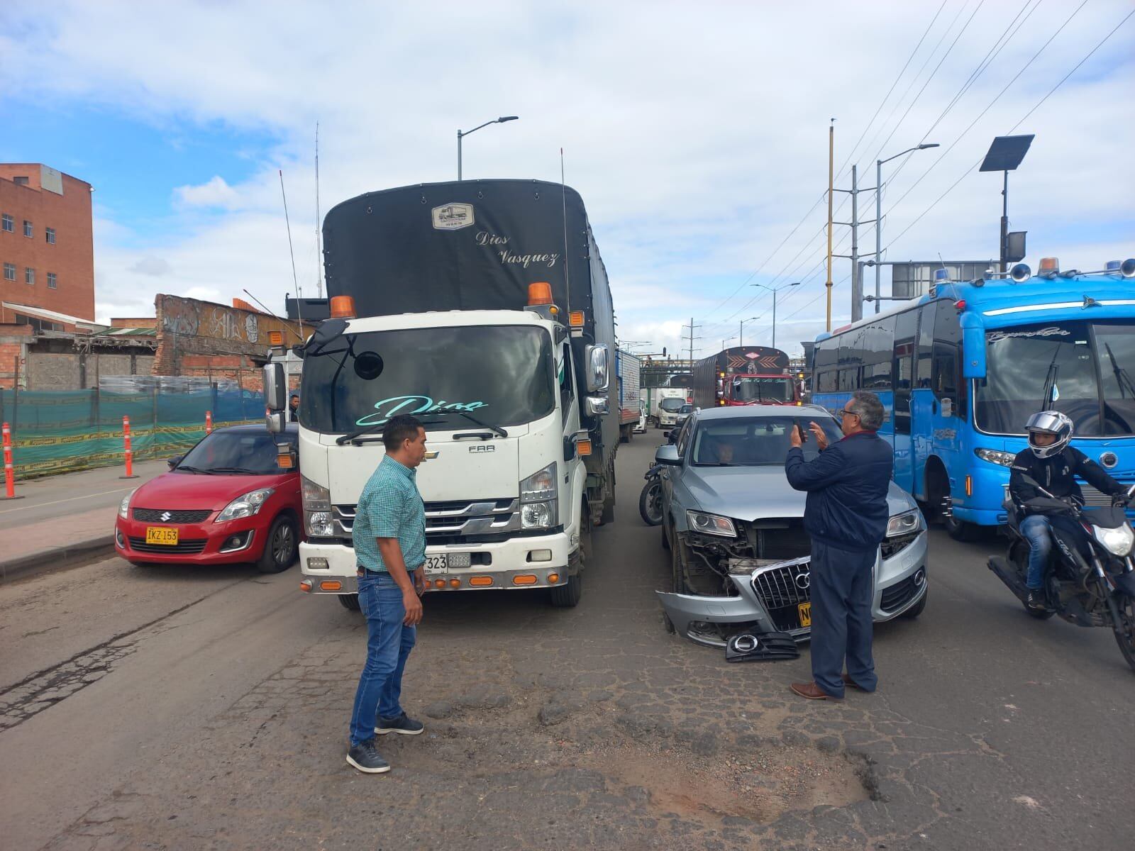 Unidades de tránsito atendieron el incidente - crédito @BogotaTransito