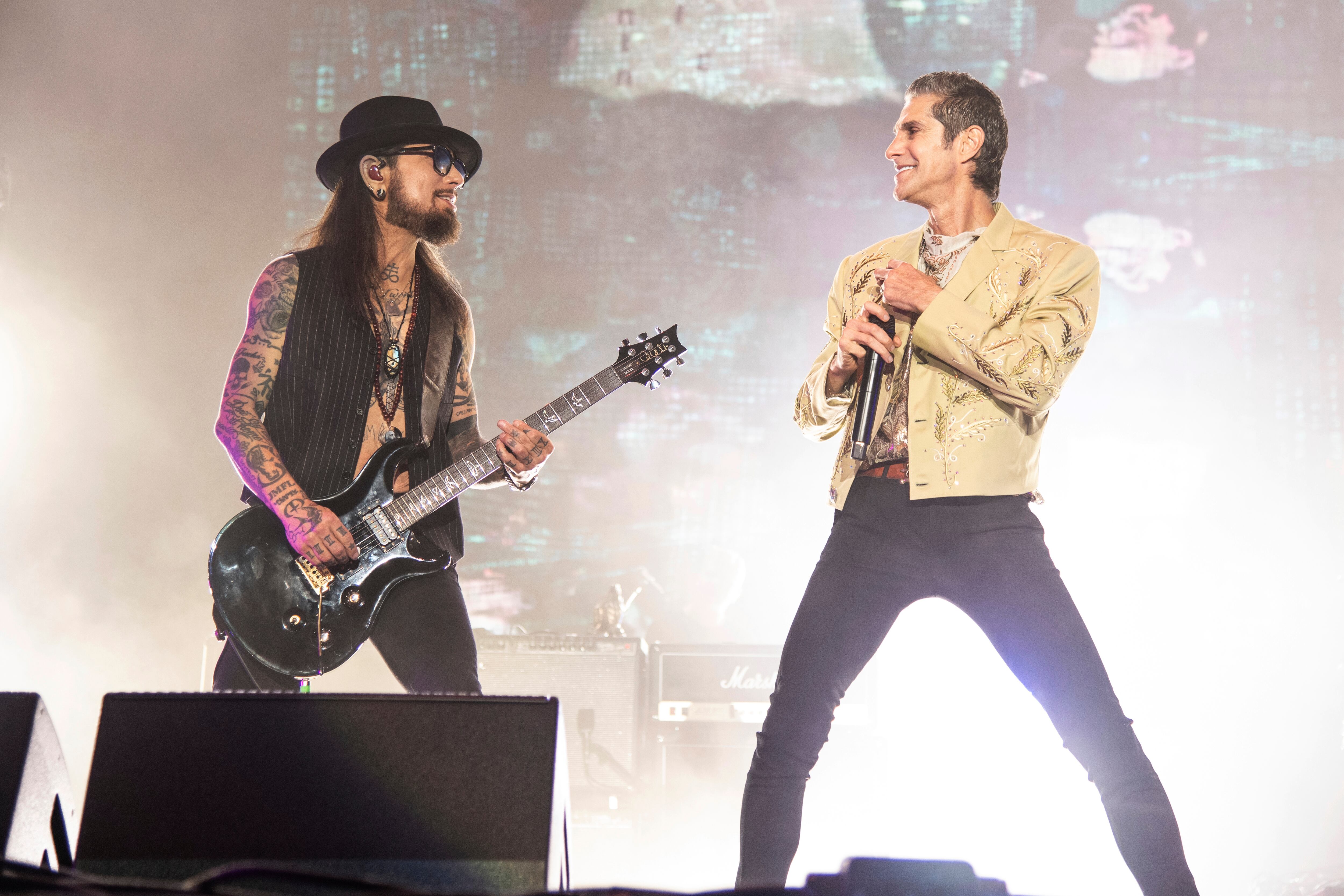 Dave Navarro explicó que el comportamiento de Perry Farrell se debió a evidentes problemas psicológicos (Foto Amy Harris/Invision/AP)