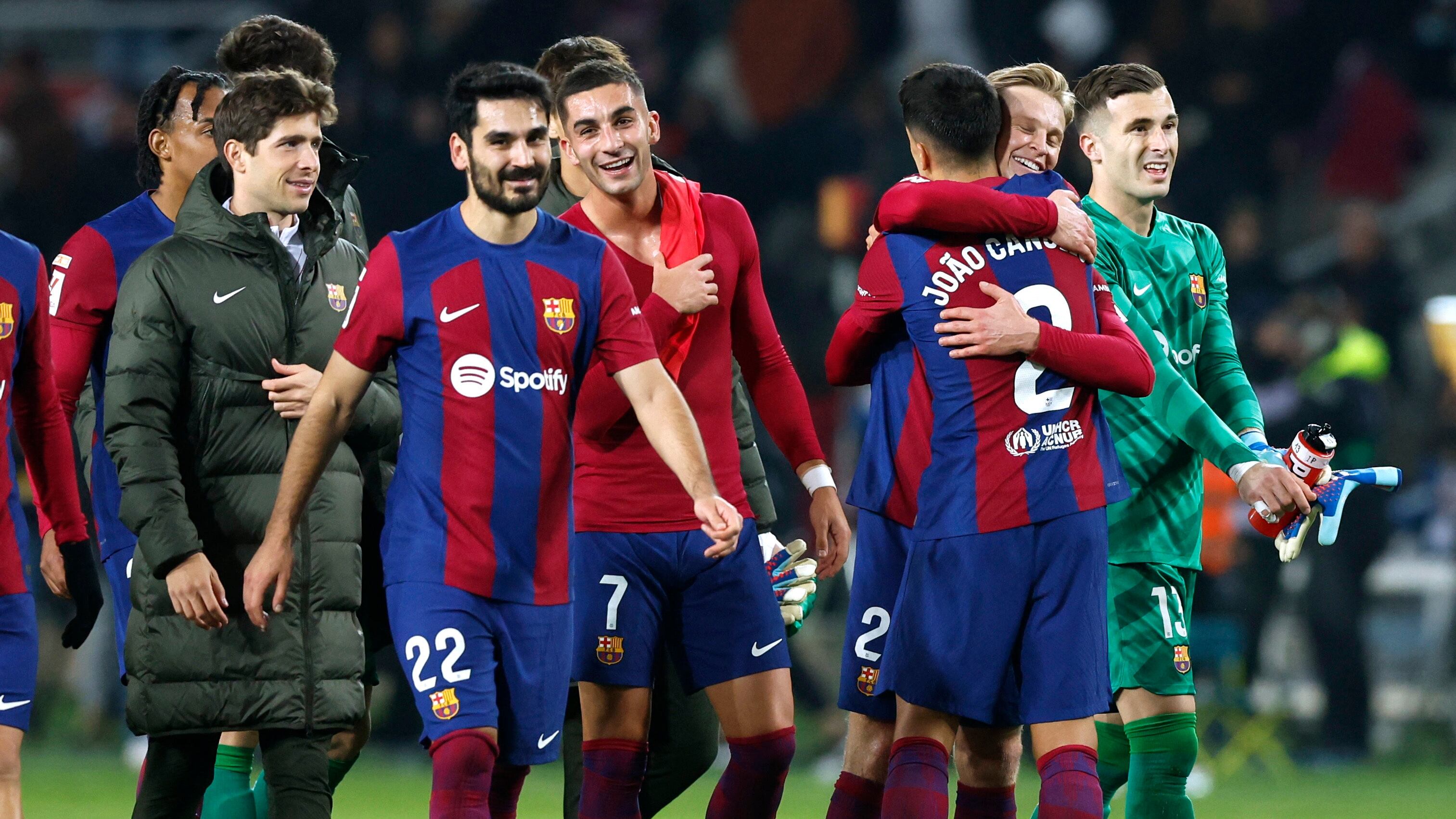 Ilkay Gündogan con la camiseta del Barça. (Albert Gea/REUTERS)