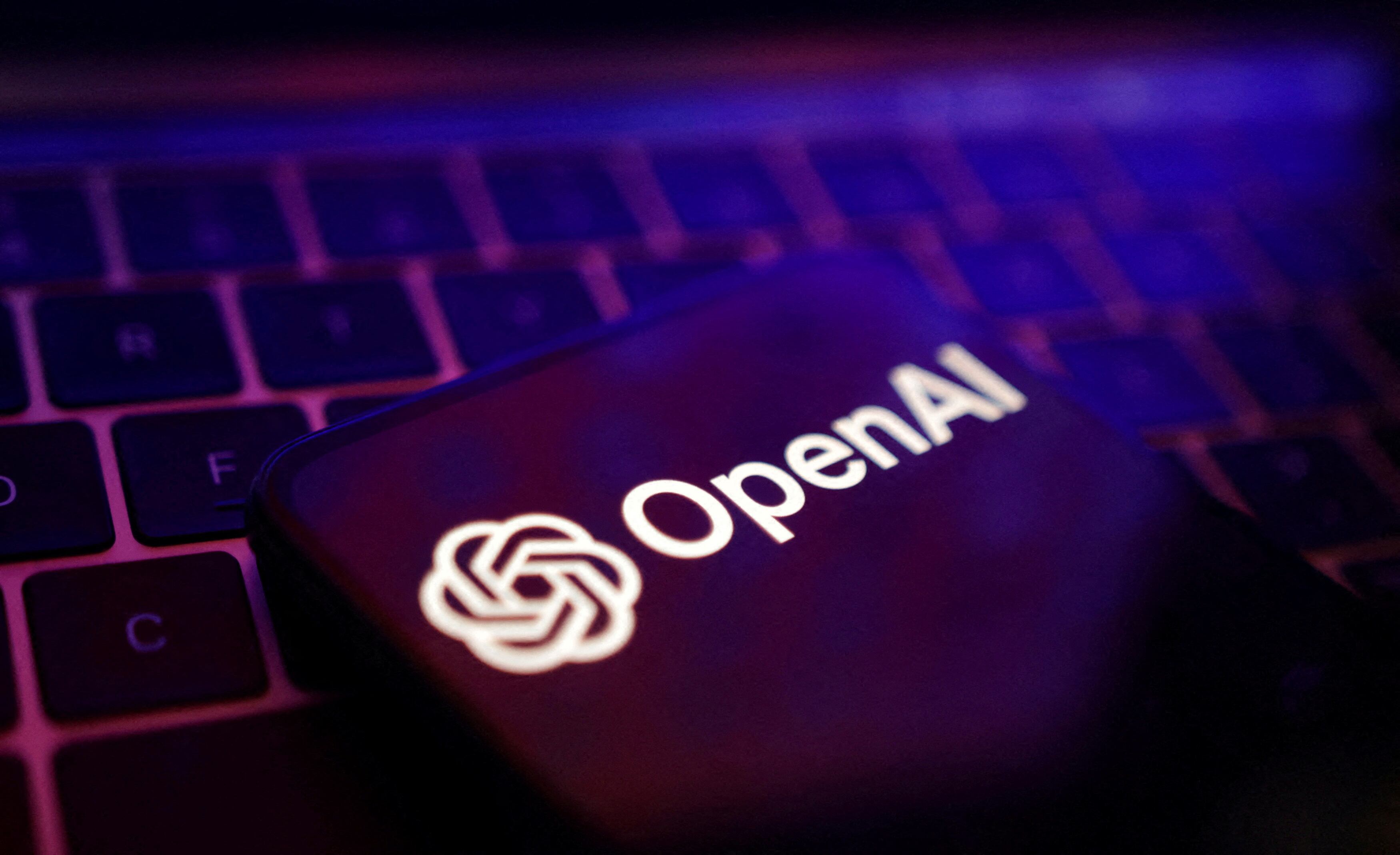 OpenAI habría recibido una inversión de 13.000 millones de dólares por parte Microsoft.  REUTERS/Dado Ruvic/Illustration/File Photo