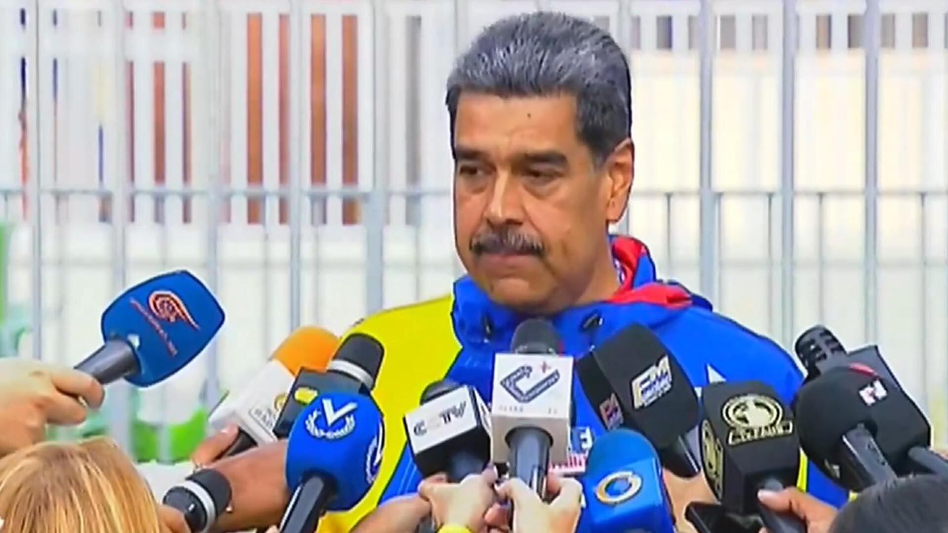 Elecciones presidenciales en Venezuela - Nicolás Maduro votando