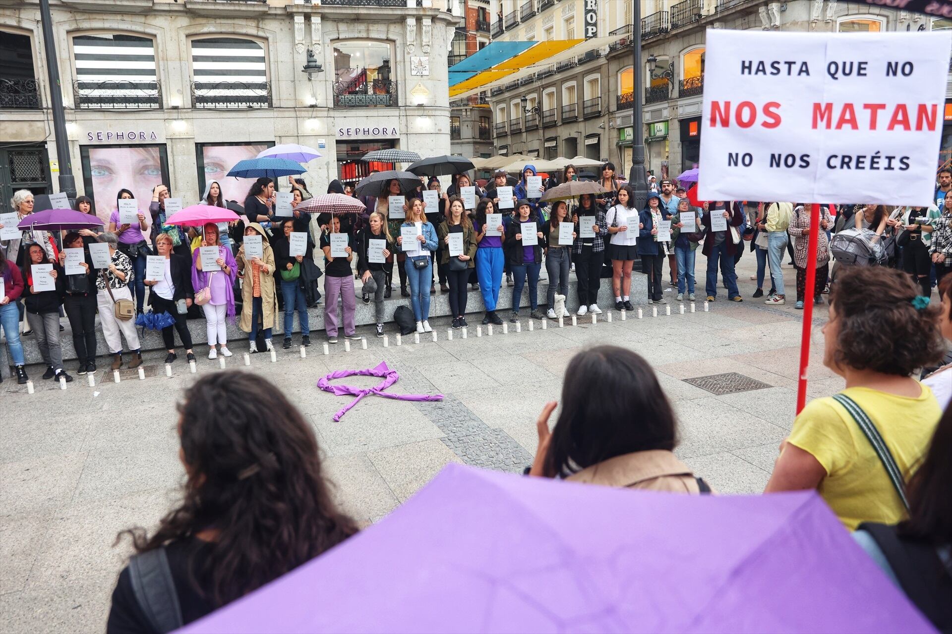 Cientos de personas durante una concentración por los feminicidios en 2023. (Ricardo Rubio / Europa Press)