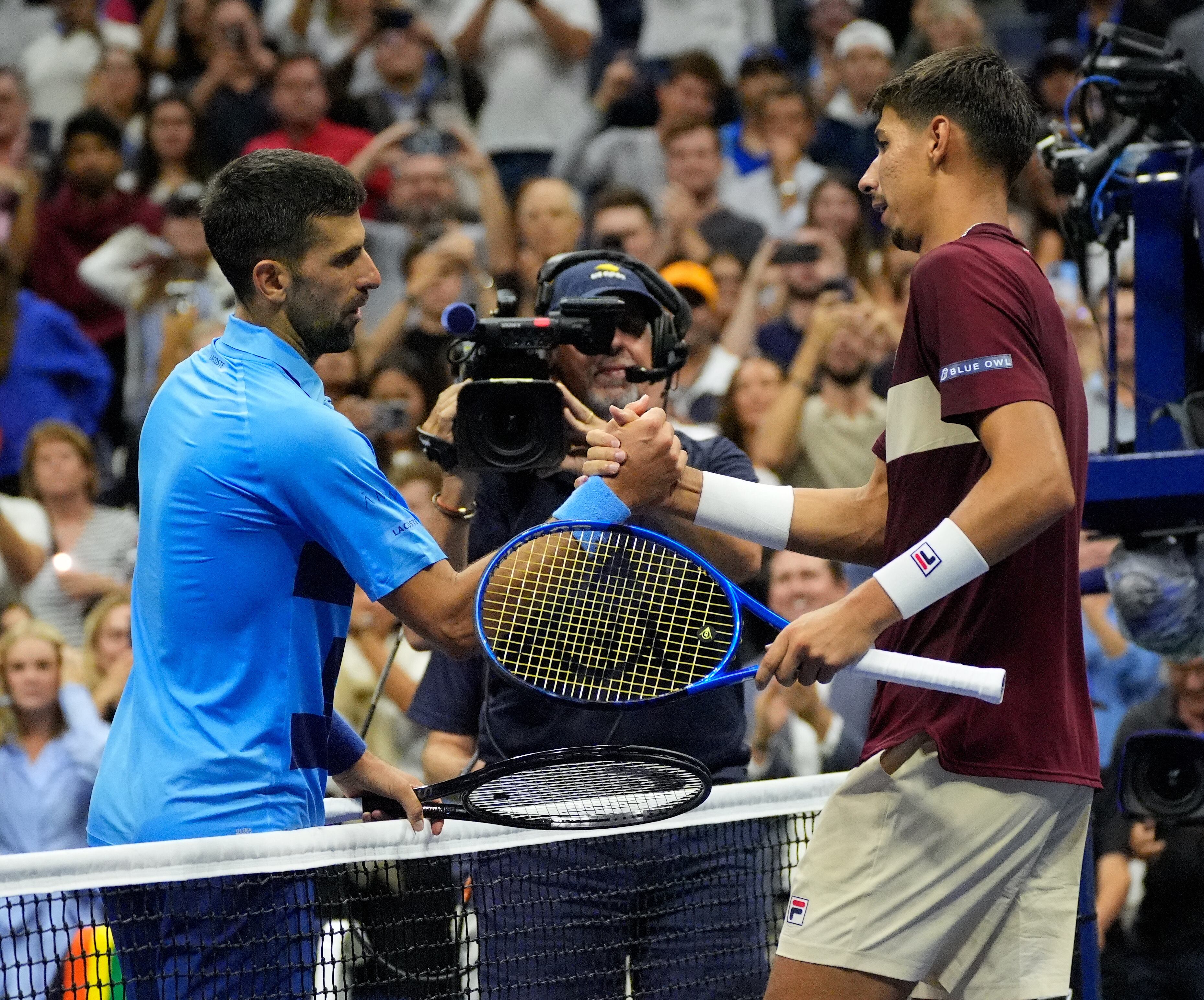 Novak Djokovic reconoce su derrota en el US Open y felicita al australiano Alexei Popyrin, quien lo venció en la tercera ronda (Robert Deutsch-USA TODAY Sports)