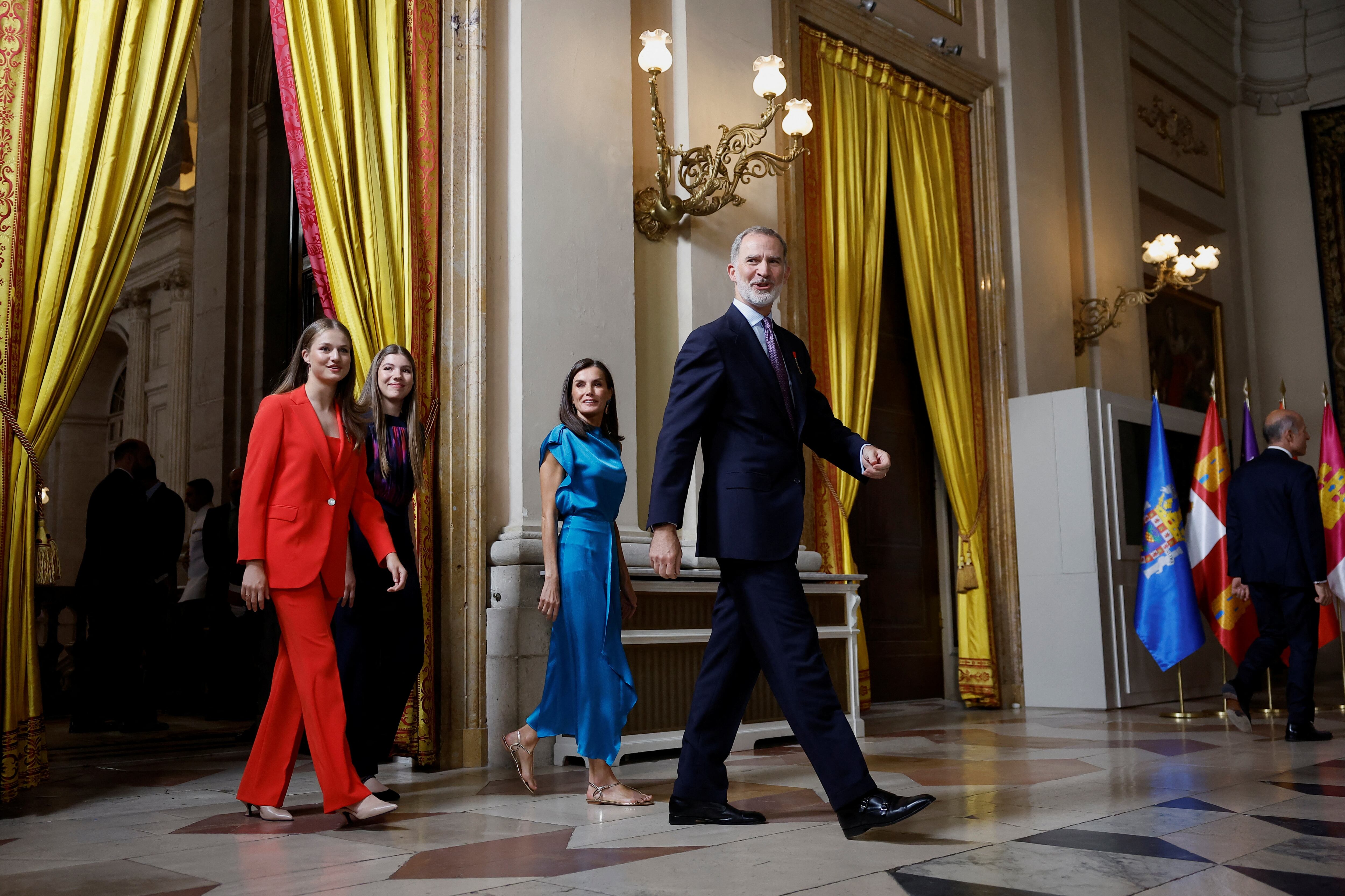 Spanish King Felipe, Queen Letizia, Princess Leonor and Infanta Sofia arrive to pose for a family photo with people decorated for civil merit during commemorations marking the 10th anniversary of the proclamation of Spain's King Felipe VI at Royal Palace in Madrid, Spain, June 19, 2024. REUTERS/Juan Medina/Pool