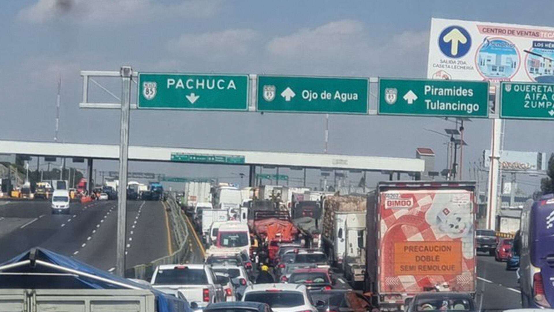 Carga vial en la autopista México-Pachuca por manifestación