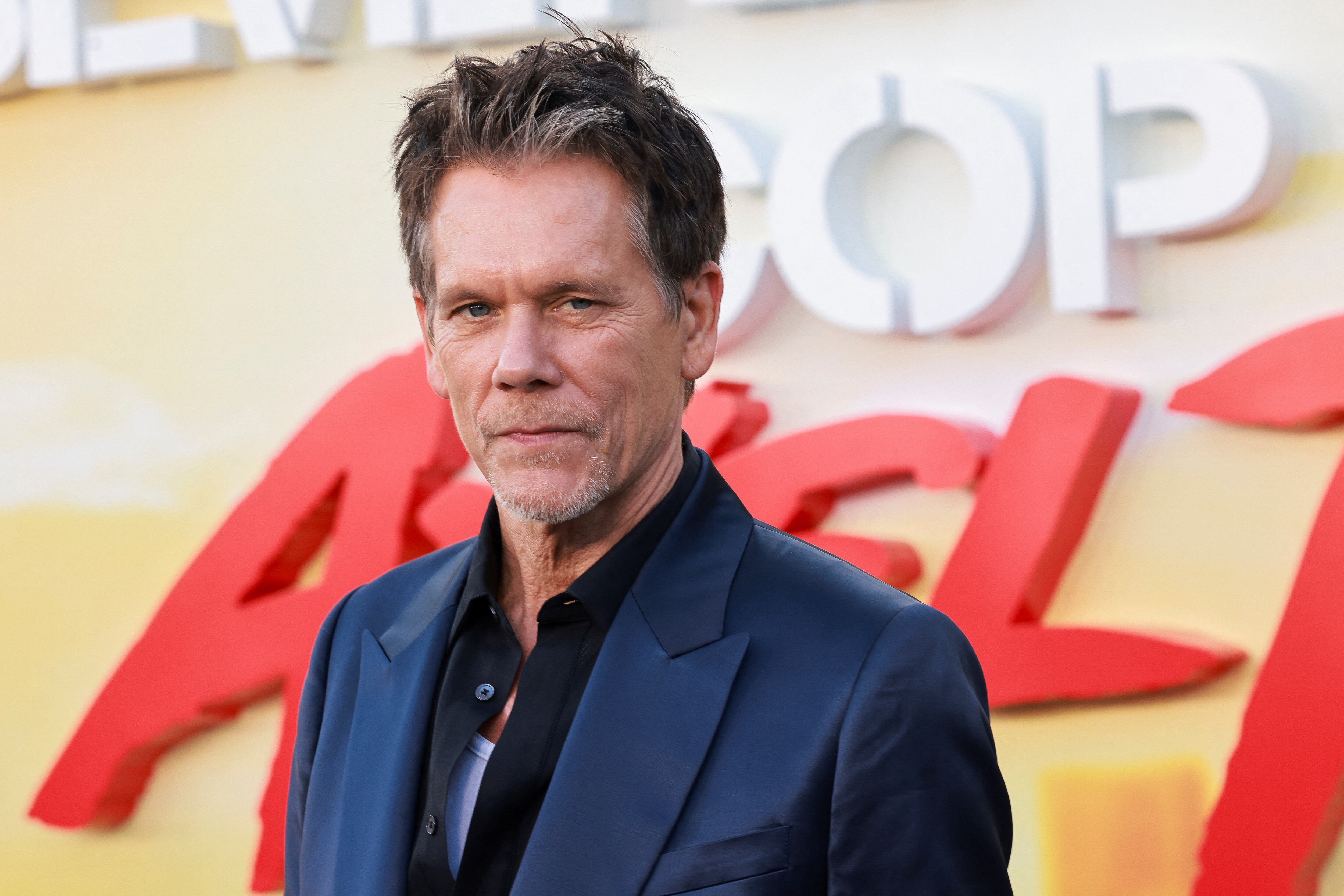 Kevin Bacon contrató a un maquillador de efectos especiales para crear un disfraz protésico que incluía dientes falsos y gafas (REUTERS/Aude Guerrucci)