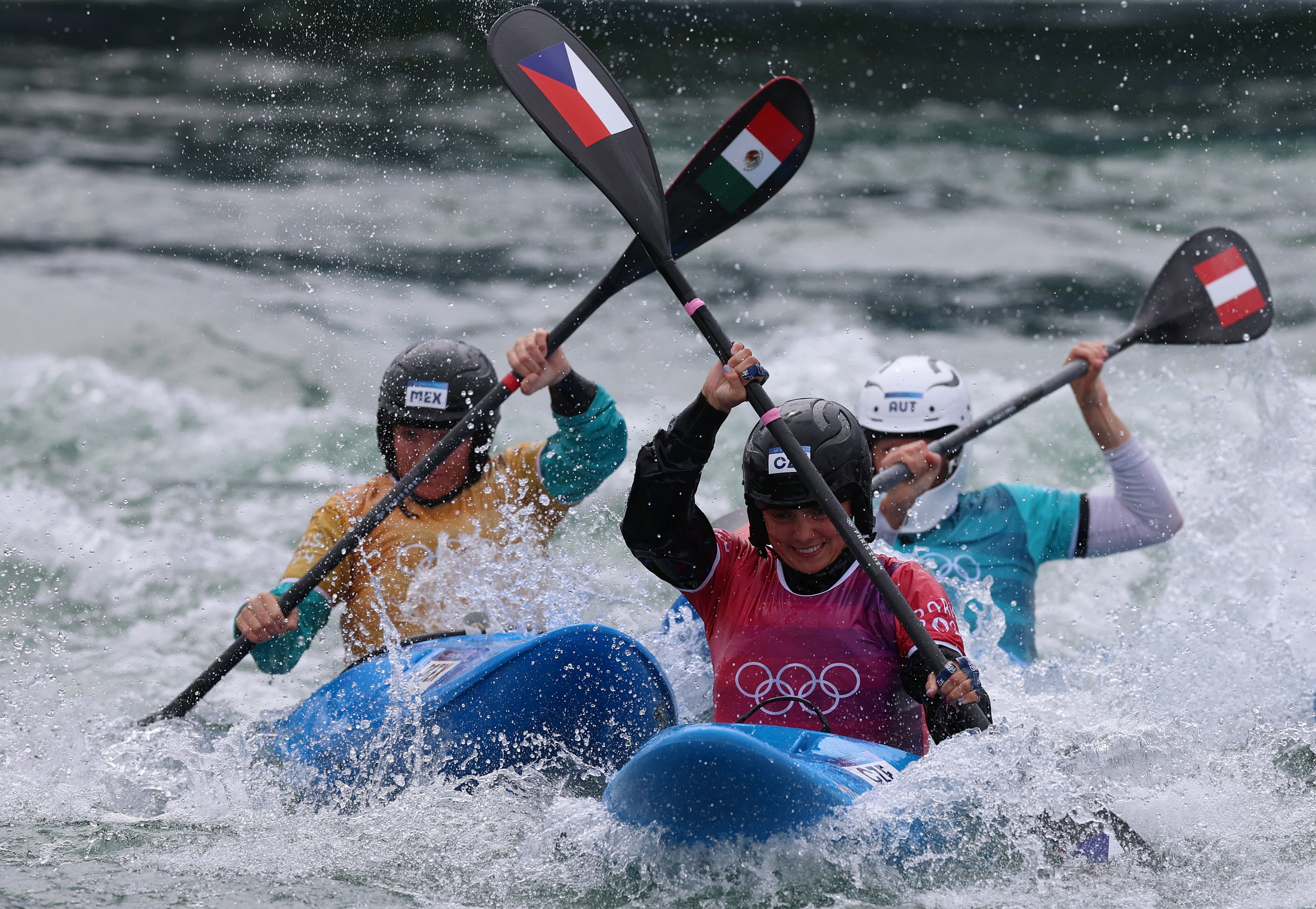 Paris 2024 Olympics - Slalom Canoe - Women's Kayak Cross Round 1 - Vaires-sur-Marne Nautical Stadium - Whitewater, Vaires-sur-Marne, France - August 03, 2024. Antonie Galuskova of Czech Republic, Corinna Kuhnle of Austria and Sofia Reinoso of Mexico in action. REUTERS/Molly Darlington