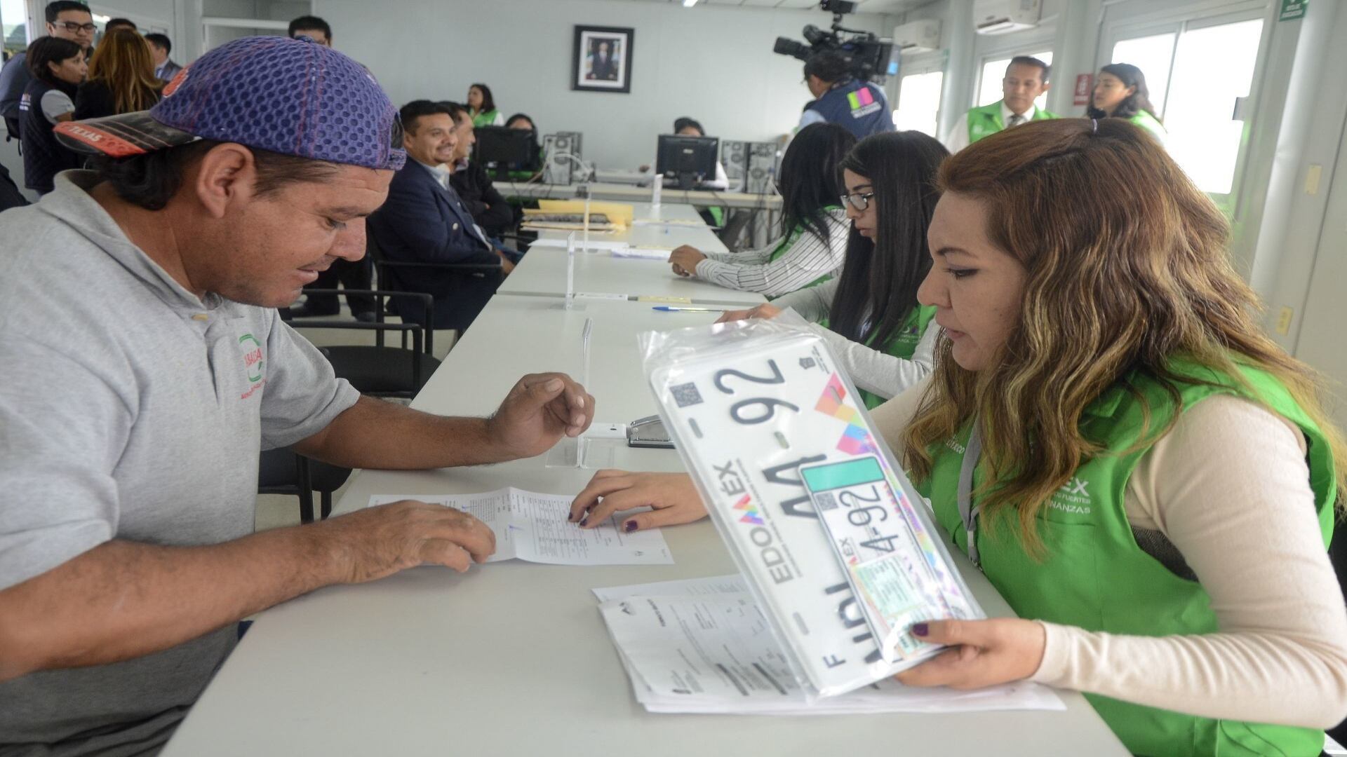 El proceso es de caracter obligatorio para quienes tramitaron sus placas en 2019. (Imagen: Cuartoscuro).