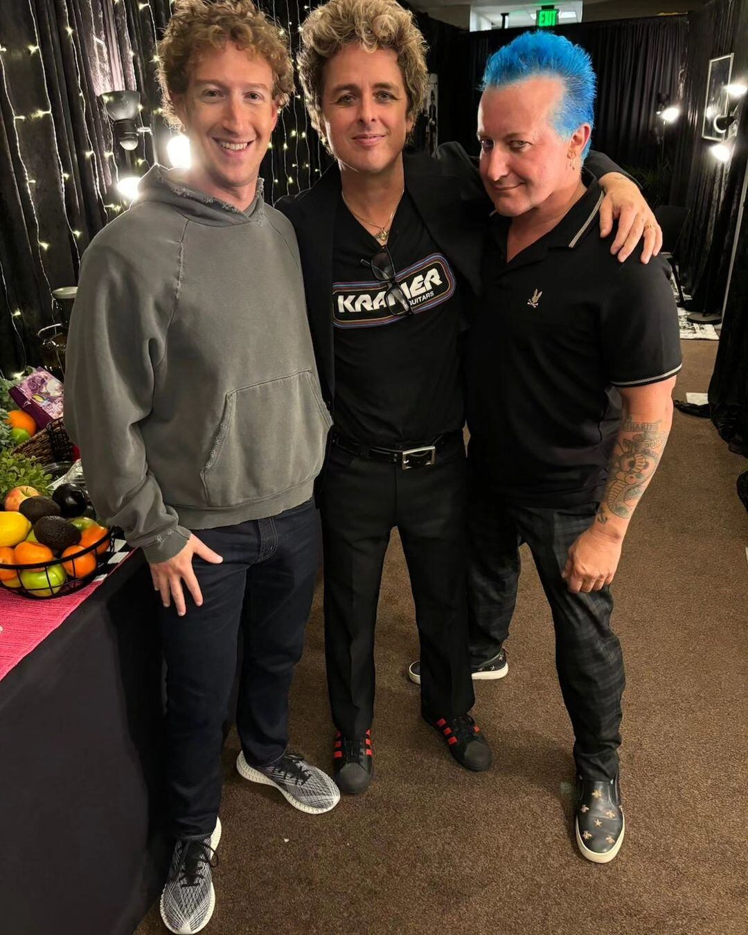 El empresario tecnológico estuvo en la celebración de las tres décadas de supervivencia de la banda. (Foto: @zuck)