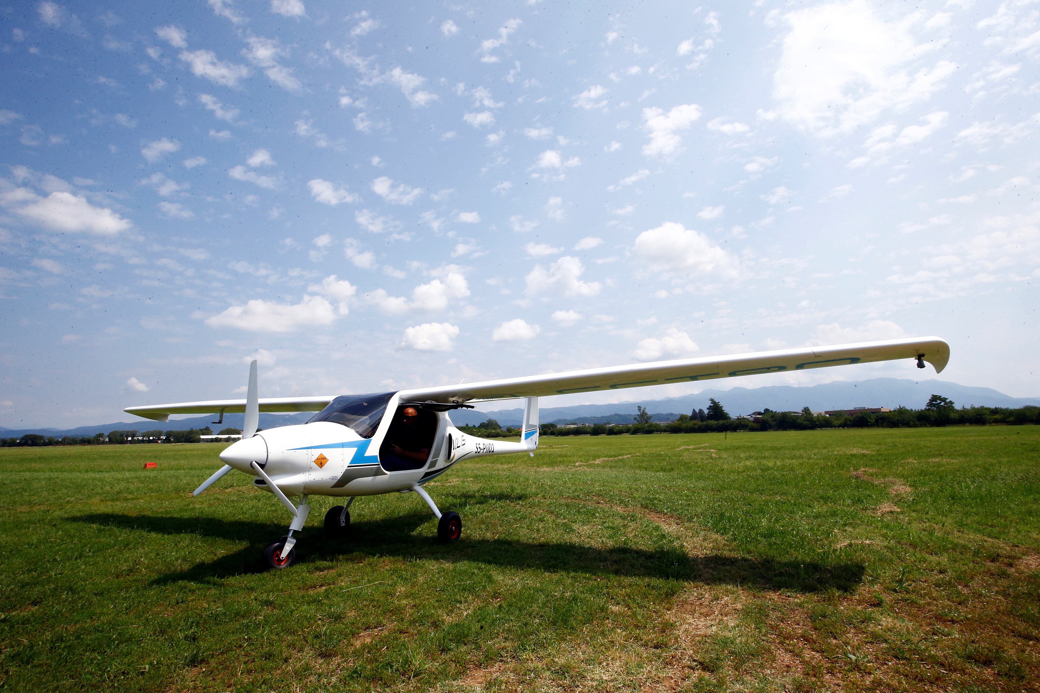 “El logro representa un creciente interés y confianza en la fiabilidad de los aviones eléctricos”, afirmó el Dr. Tine Tomažič, director de ingeniería en Pipistrel (REUTERS/Borut Zivulovic)