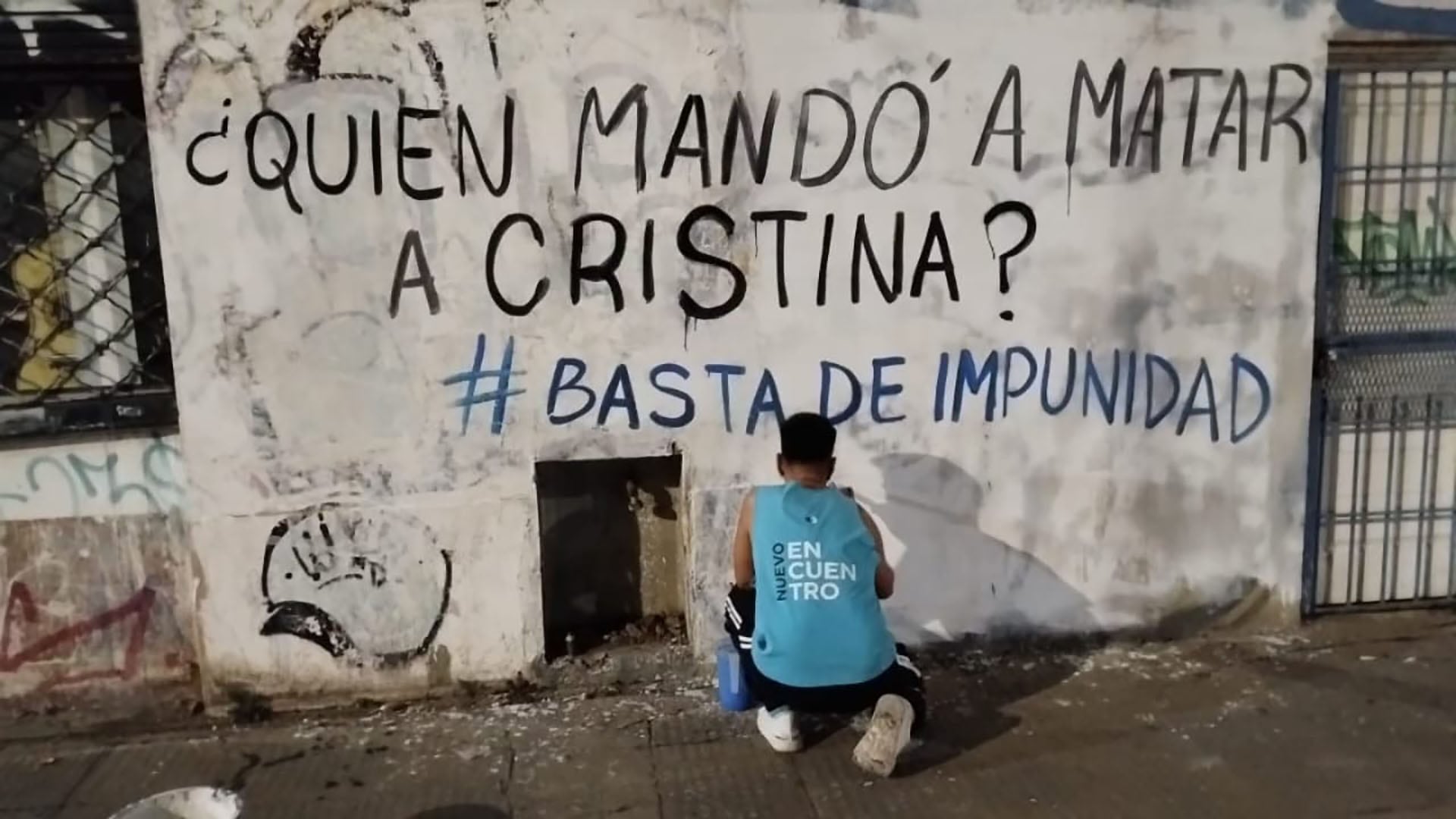 Afiches y pintadas Quien mando a matar a Cristina