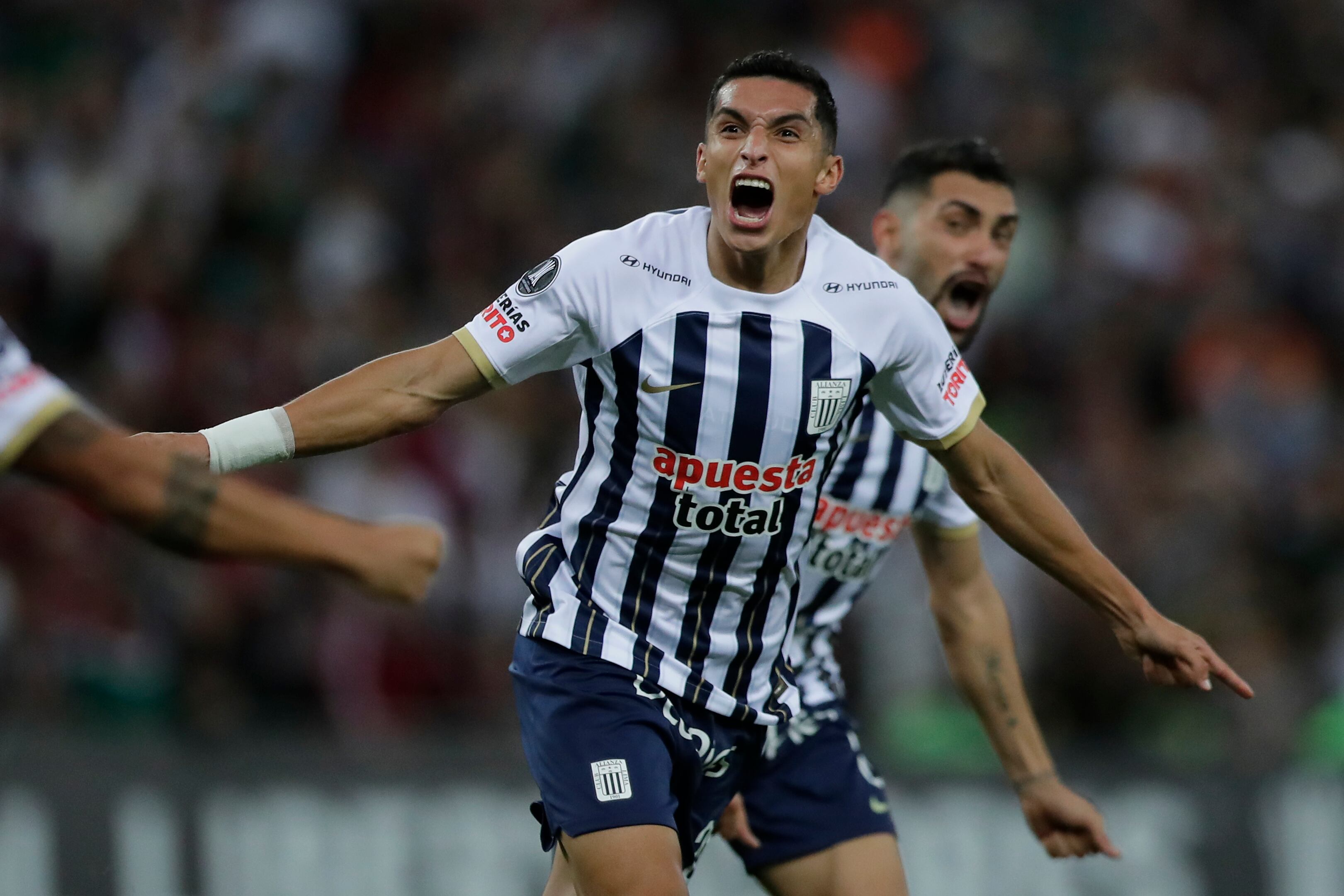 Kevin Serna disputó 24 partidos con Alianza Lima, en los que marcó 3 goles y dio 3 asistencias (EFE/Andre Coelho)
