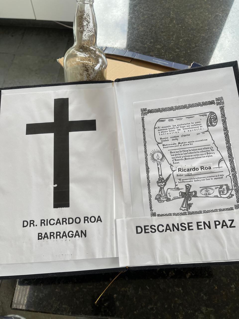 Este fue el panfleto que recibió Ricardo Roa en su ressidencia - crédito @darcyquinnr/X