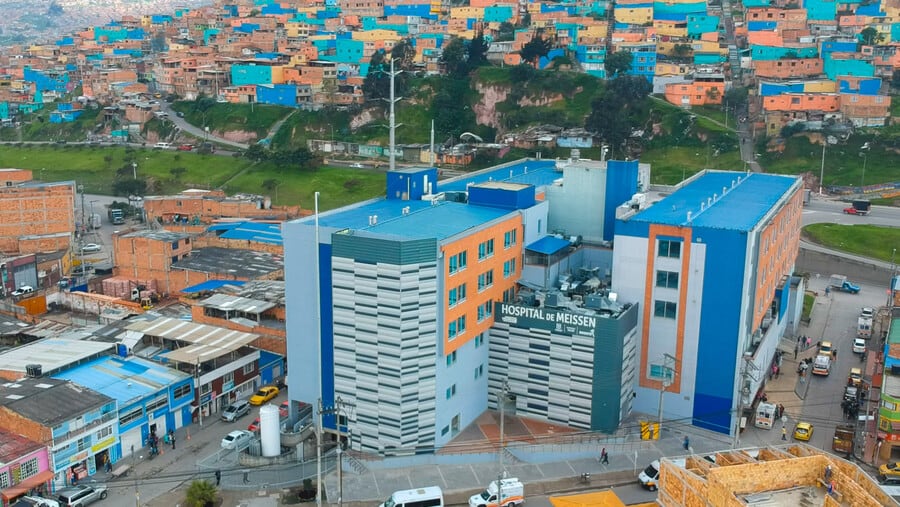 La víctima fue trasladada por patrulleros del CAI La Aurora hasta el hospital de Meissen, donde minutos después falleció - crédito Alcaldía de Bogotá