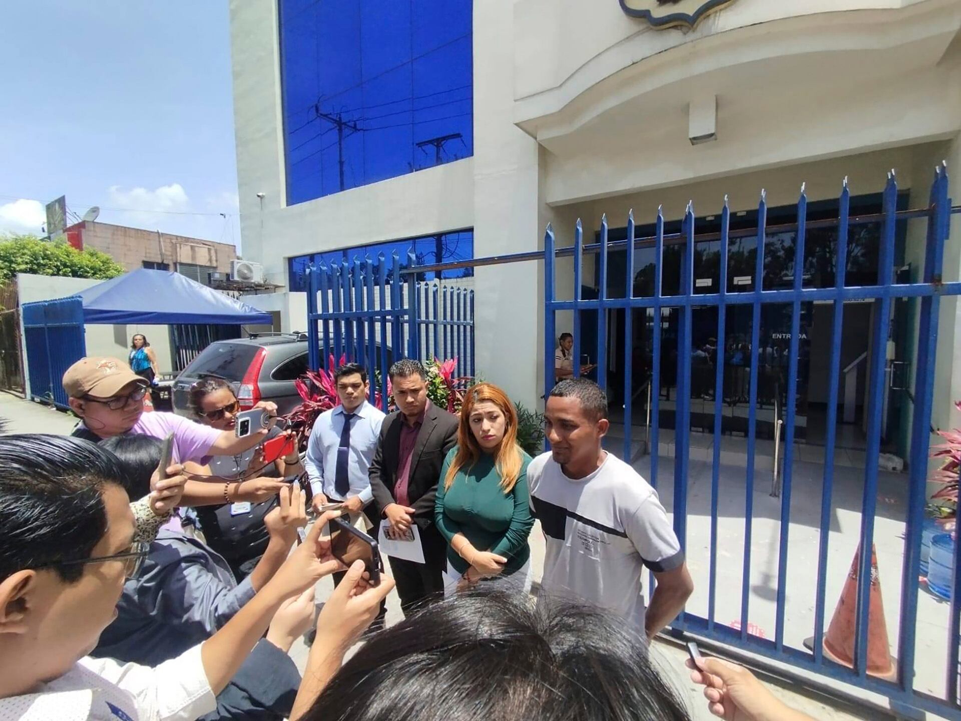 Emilio Aguilar. Un pescador que fue detenido sin pruebas por las autoridades salvadoreñas ha pedido que se investigue al ministro de la defensa por actos arbitrarios.