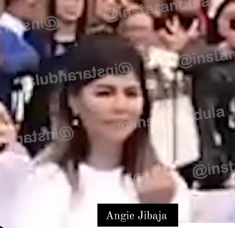 Angie Jibaja fue bautizada en Chile y muestra pancita.