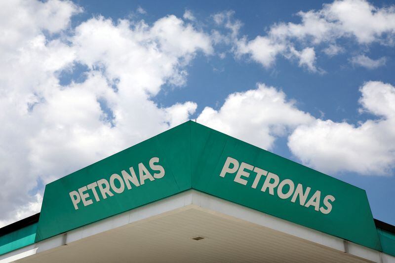 La petrolera Petronas, de Malasia, avanzará con el proyecto de la planta junto a la estatal YPF