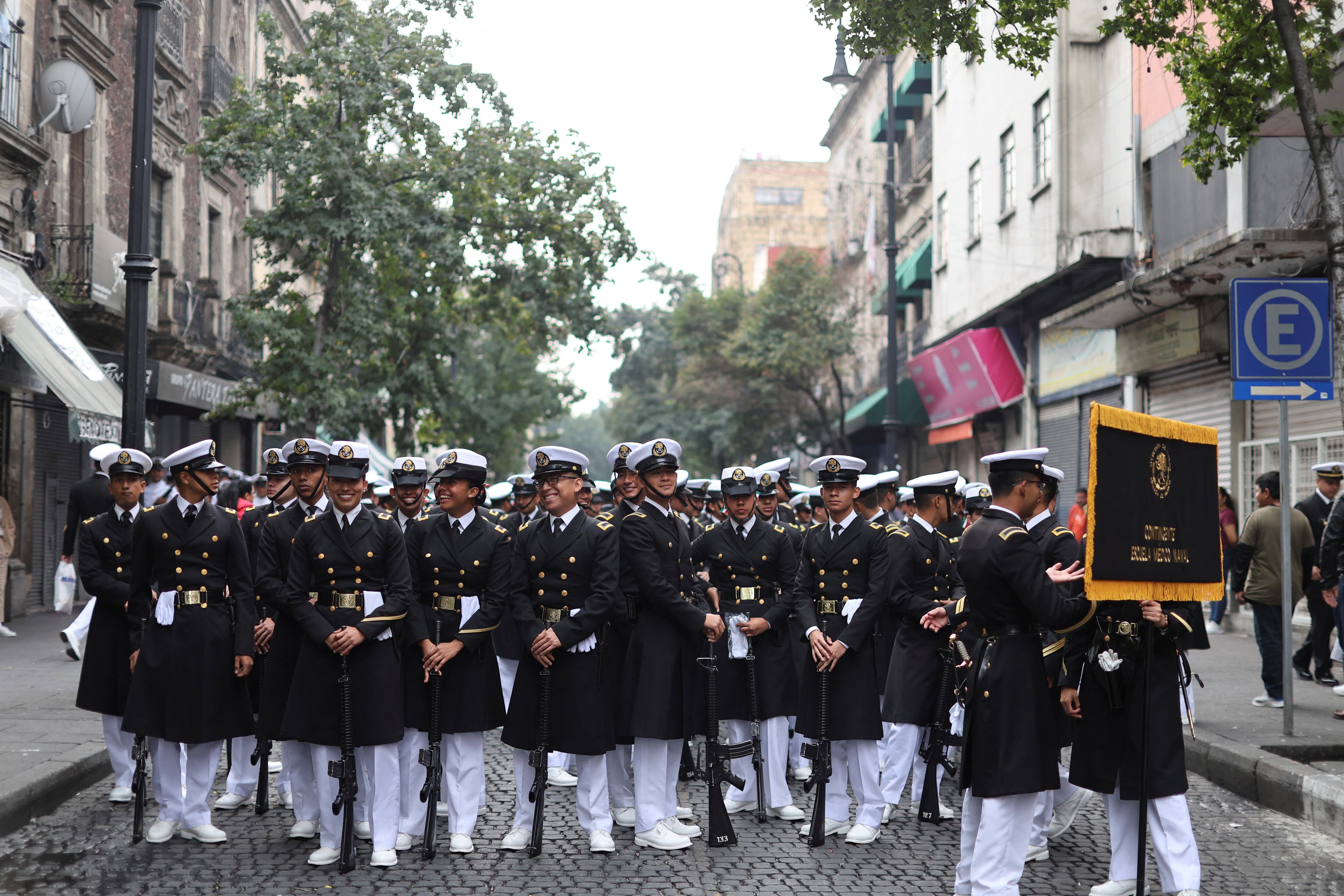 En el desfile participarán elementos de la Guardia Nacional y de las Fuerzas Armadas.. (REUTERS/Raquel Cunha)